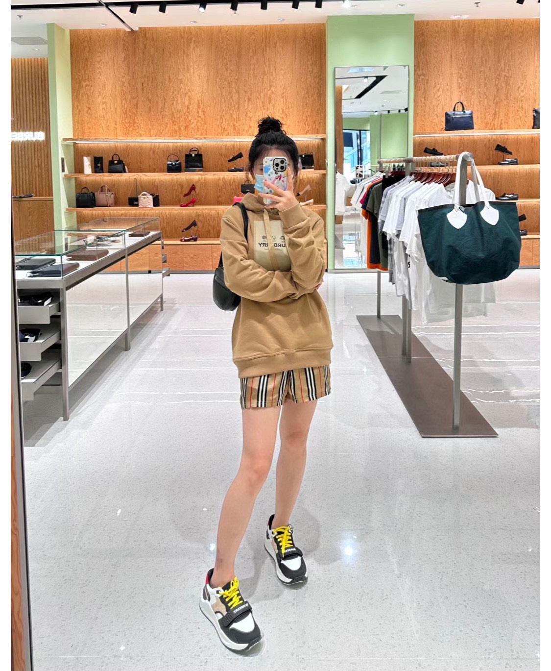 Clothes Burberry 814 - vstockx