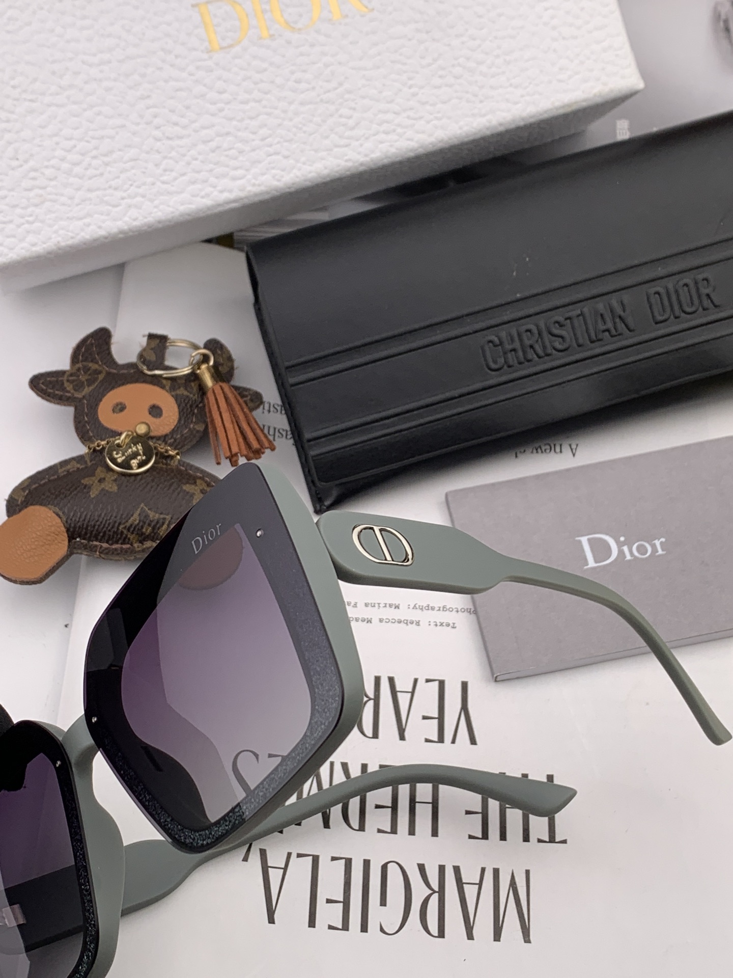 sunglasses Dior D6227 - vstockx
