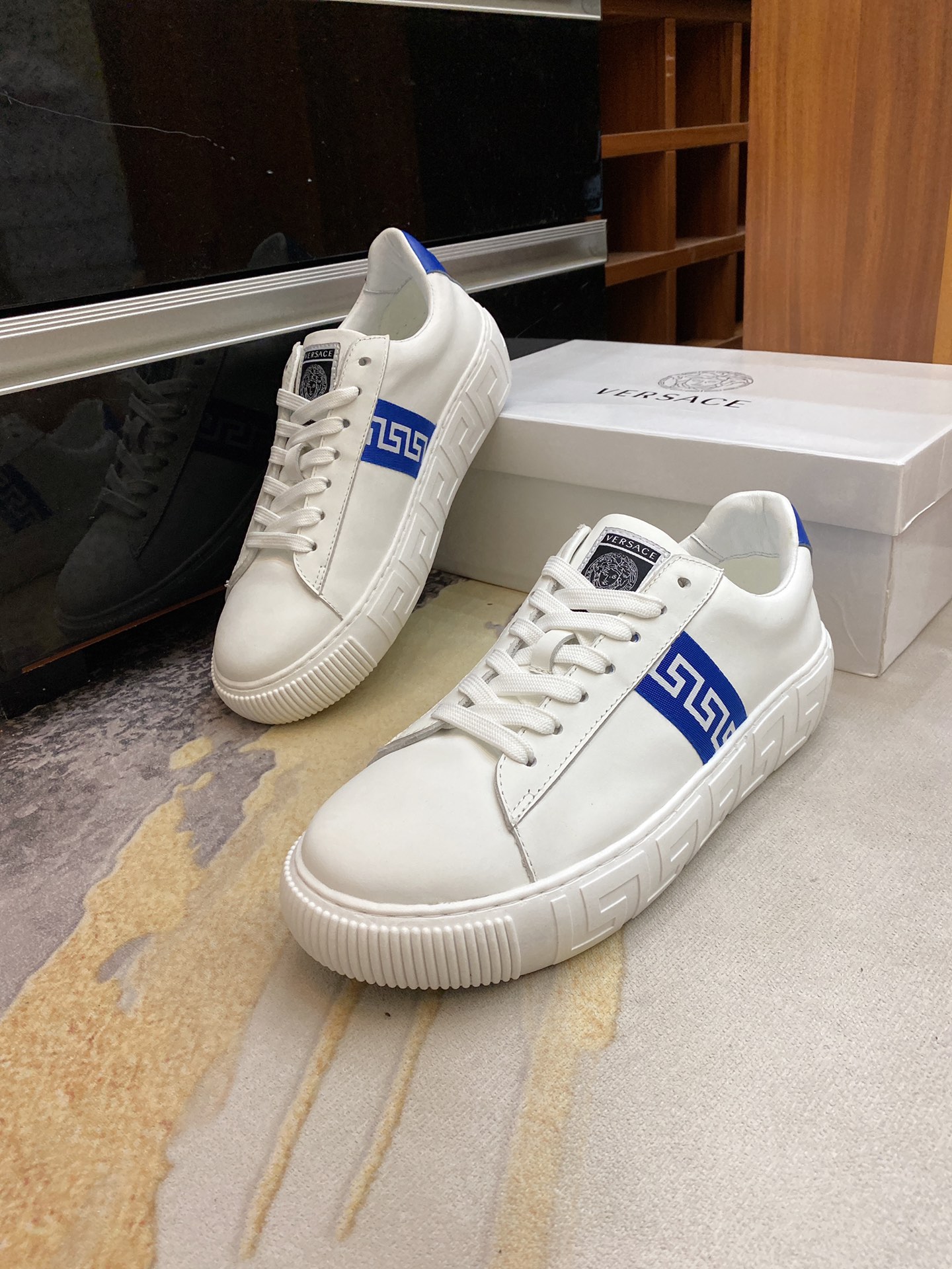 Versace Greca Sneaker 23 - vstockx