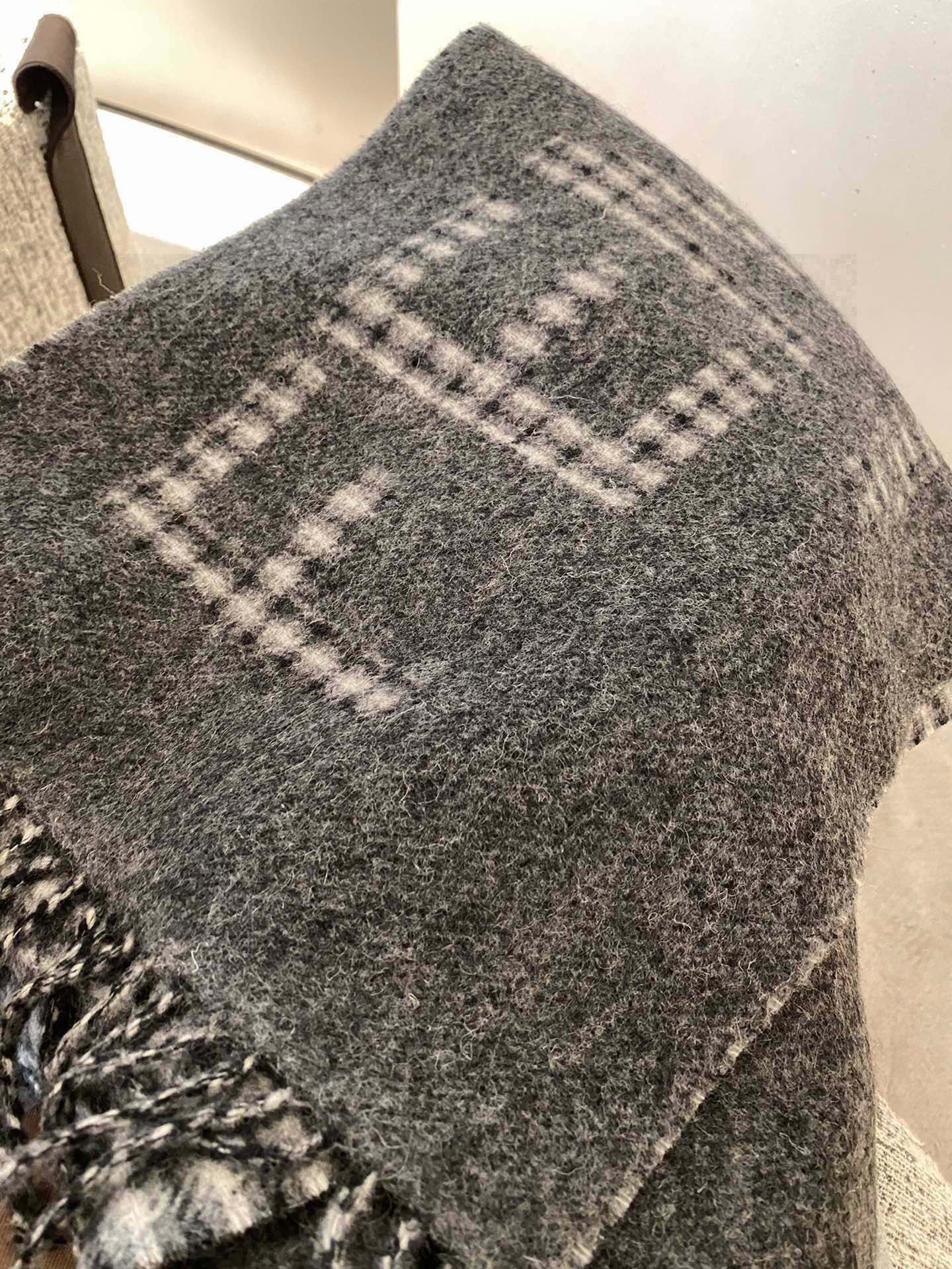 Streetwear Scarf FENDI 328929 SIZE:30*180cm - vstockx