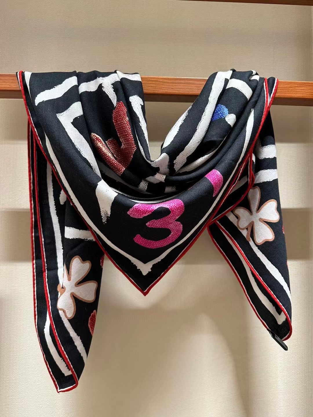 Streetwear Scarf CHANEL 328990 SIZE:110*110cm - vstockx