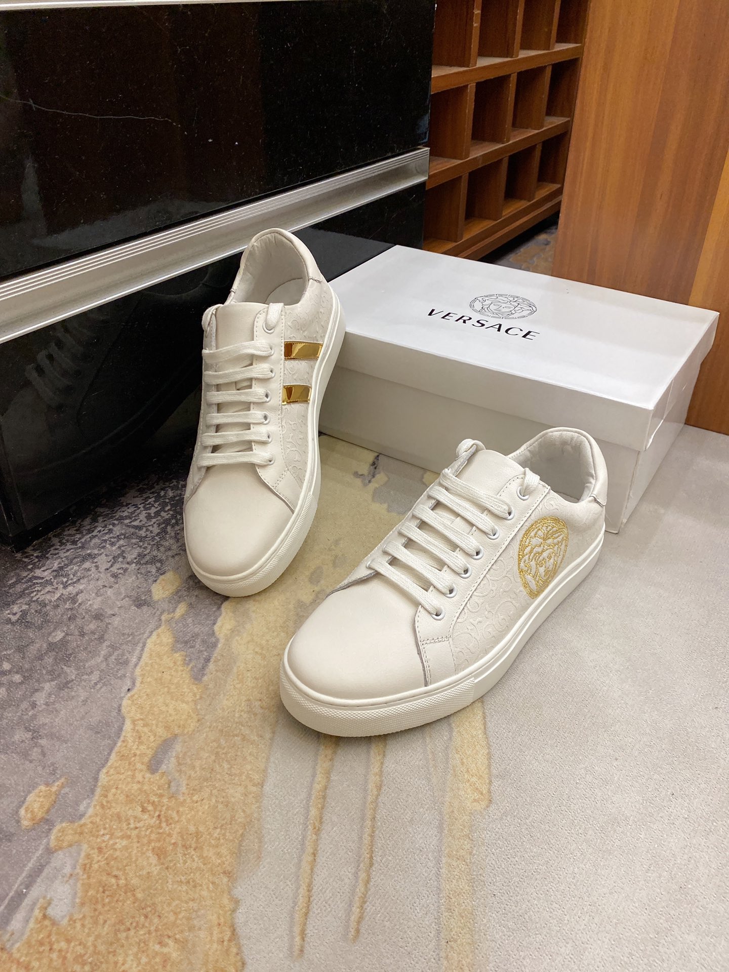 Versace Greca Sneaker 1 - vstockx