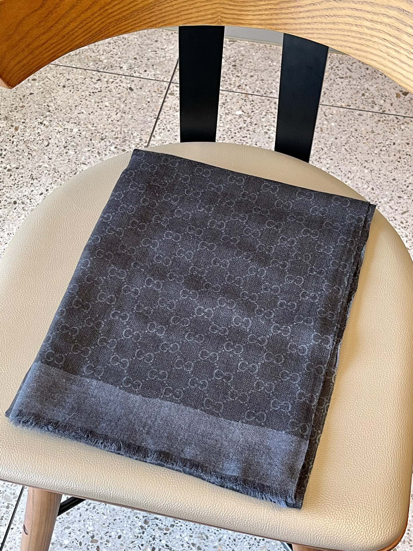 Streetwear Scarf GUCCI 328980 size:110x200cm - vstockx