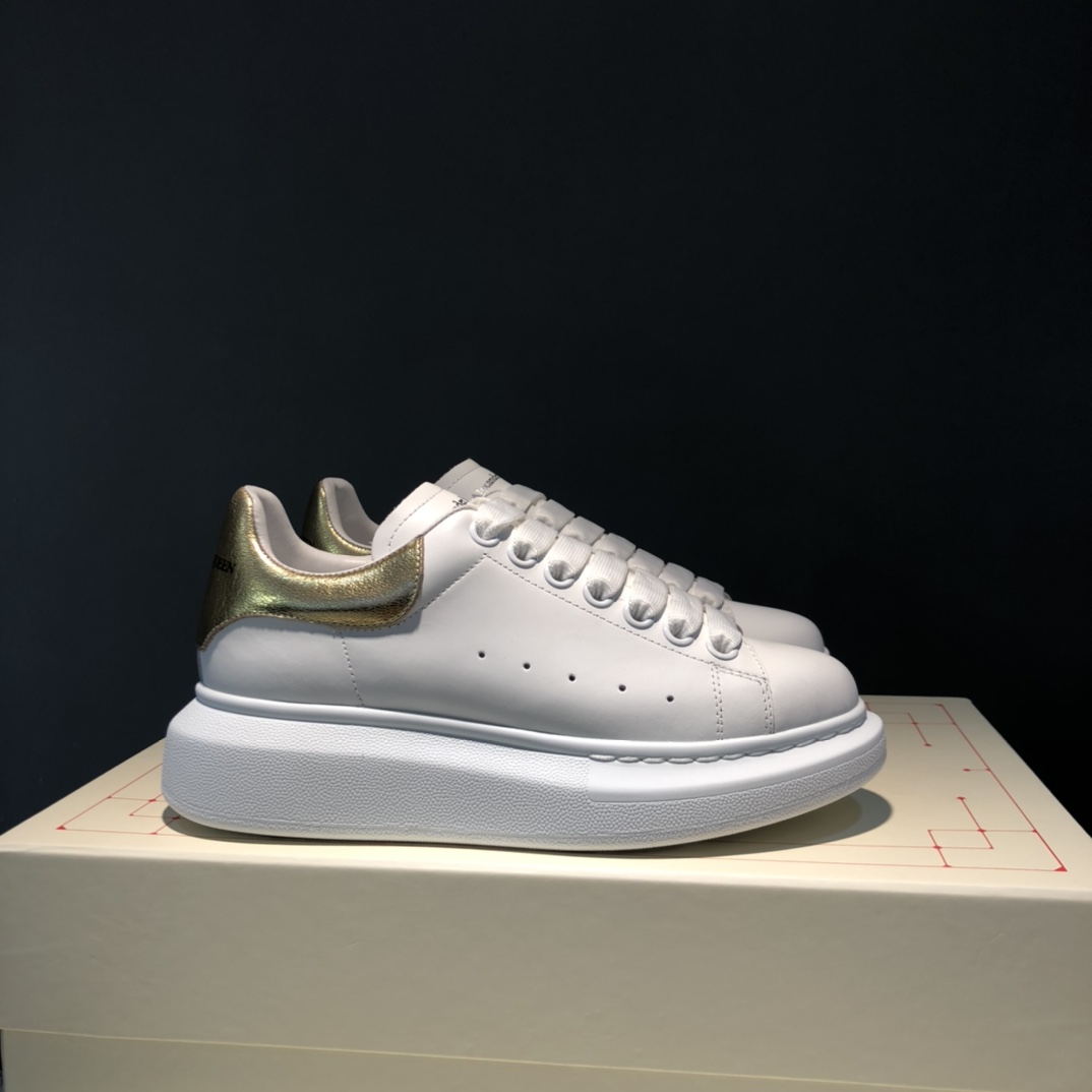 Alexander McQueen Oversized Light Gold (W) - vstockx