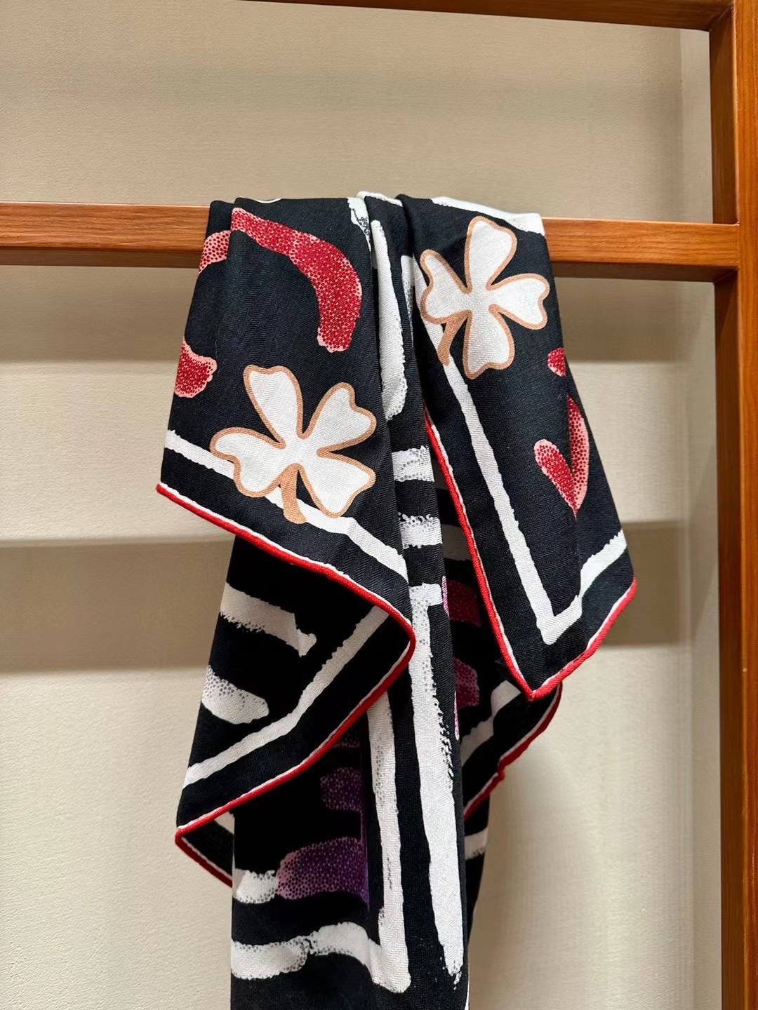 Streetwear Scarf CHANEL 328990 SIZE:110*110cm - vstockx