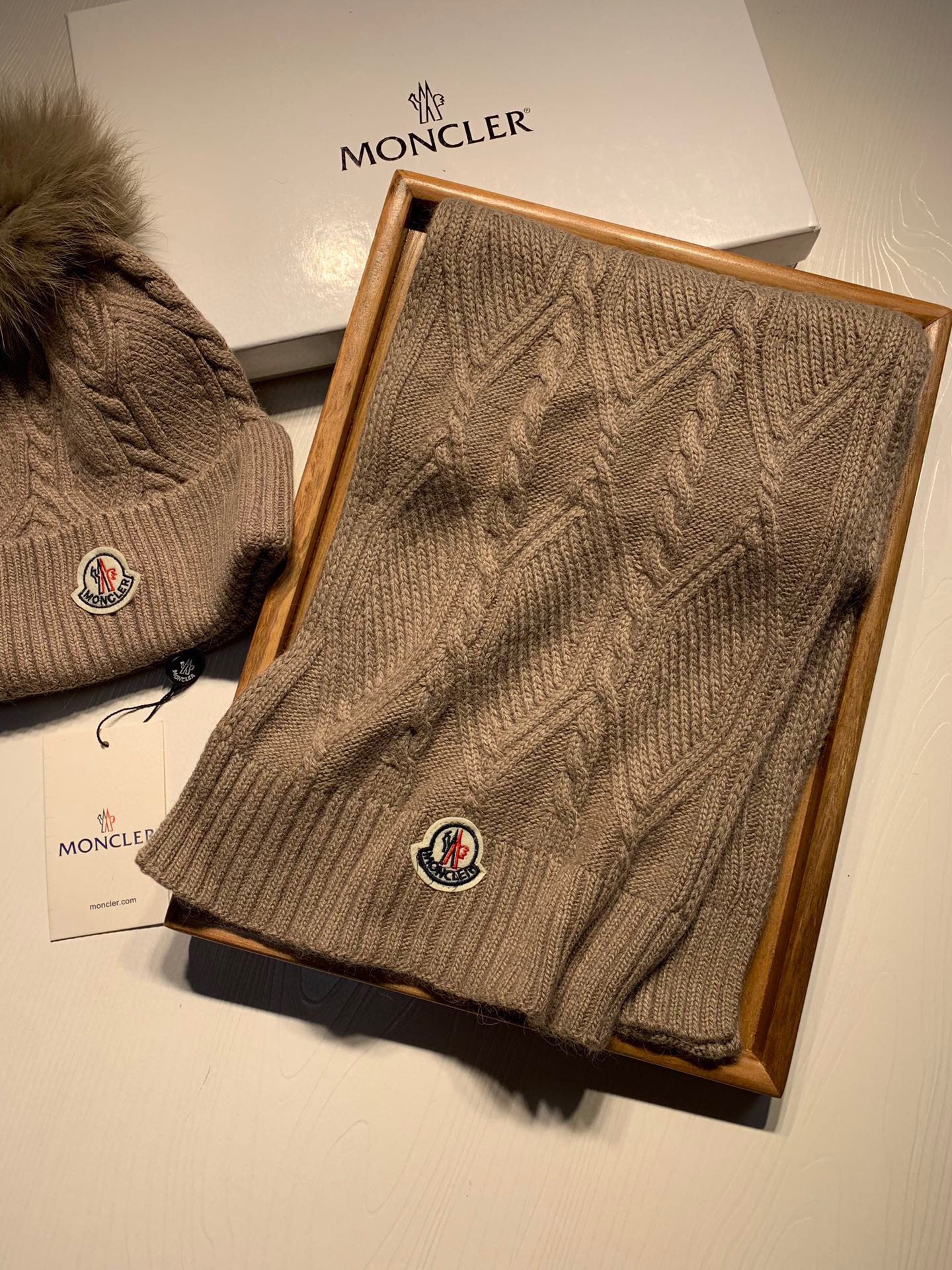 Hat & Scarf Moncler 2 - vstockx