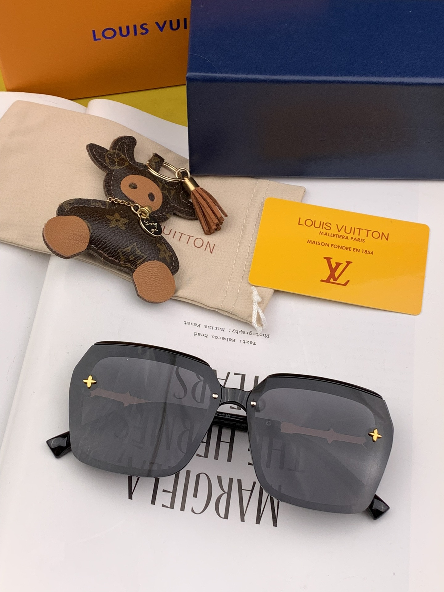 Sunglasses Louis Vuitton L0810 - vstockx
