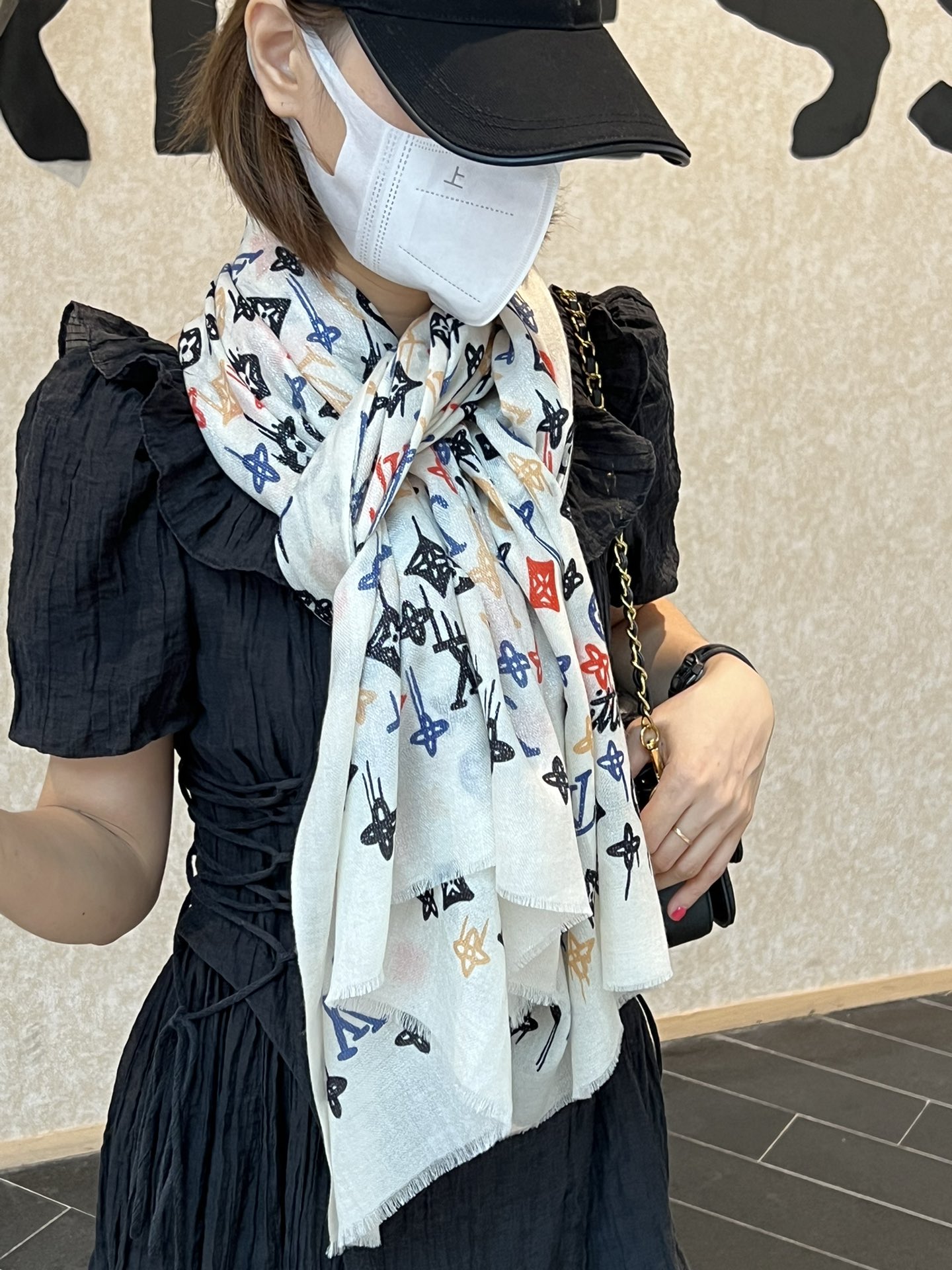 Streetwear Scarf LV 328992 SIZE:110*200cm - vstockx