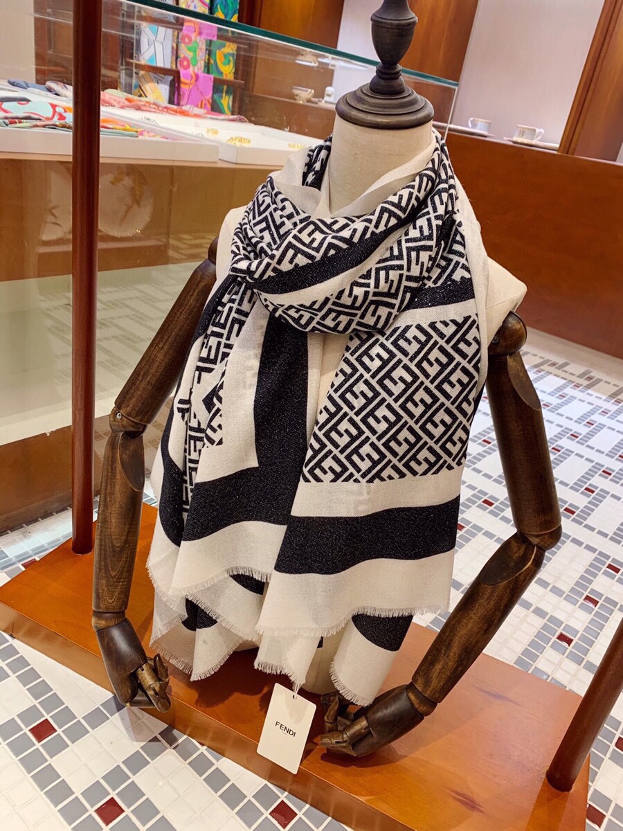 Streetwear Scarf FENDI 329001 SIZE:90cm*90cm - vstockx