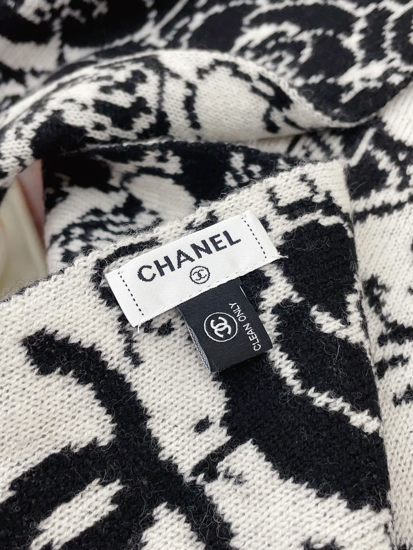 Streetwear Scarf CHANEL 328850 SIZE:90cm*90cm - vstockx