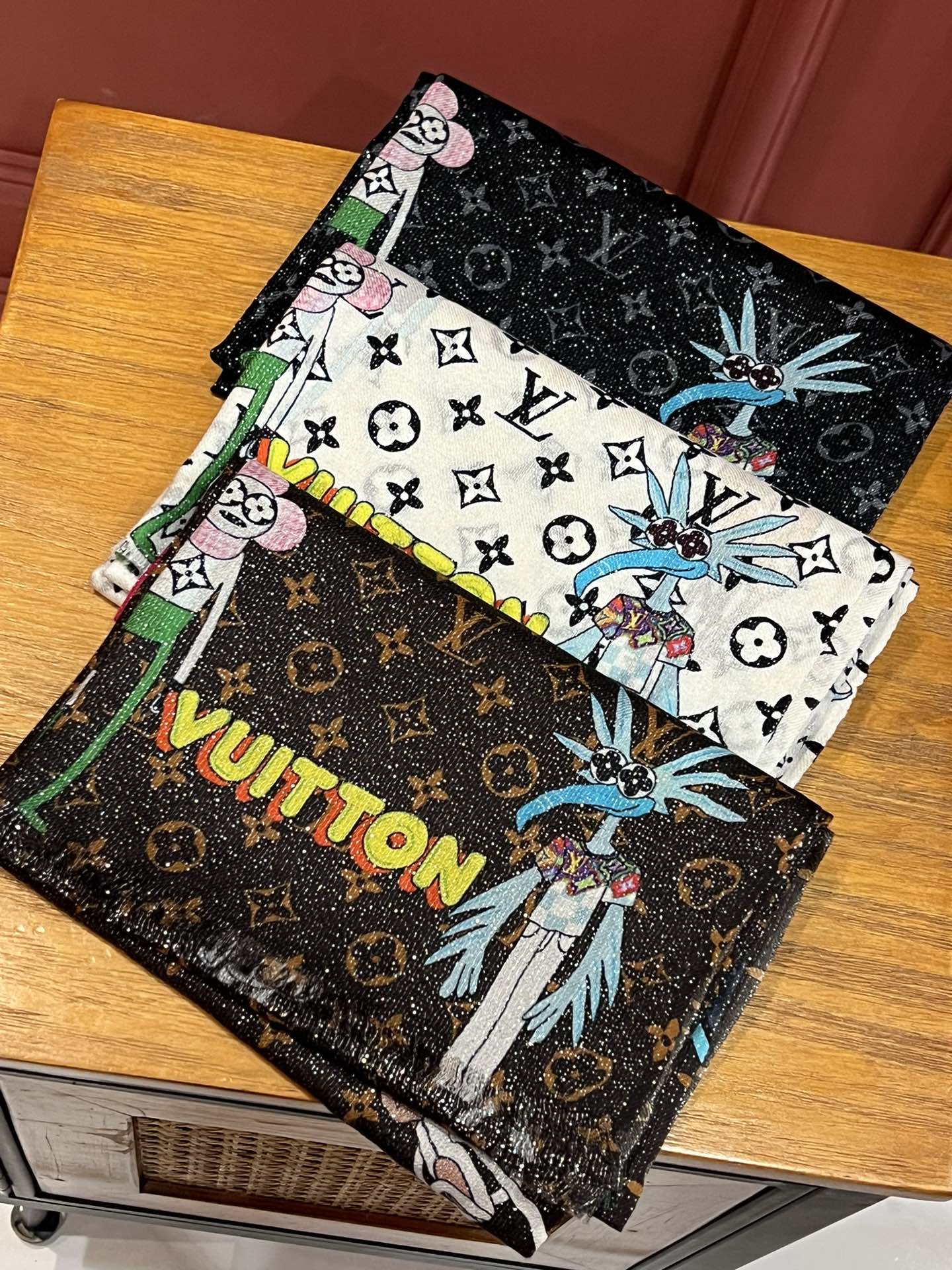 Streetwear Scarf LV 328991 SIZE:110*200cm - vstockx