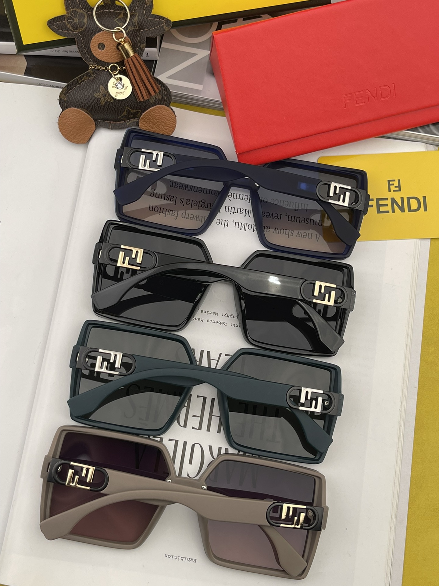 Sunglasses Fendi FD1772 - vstockx