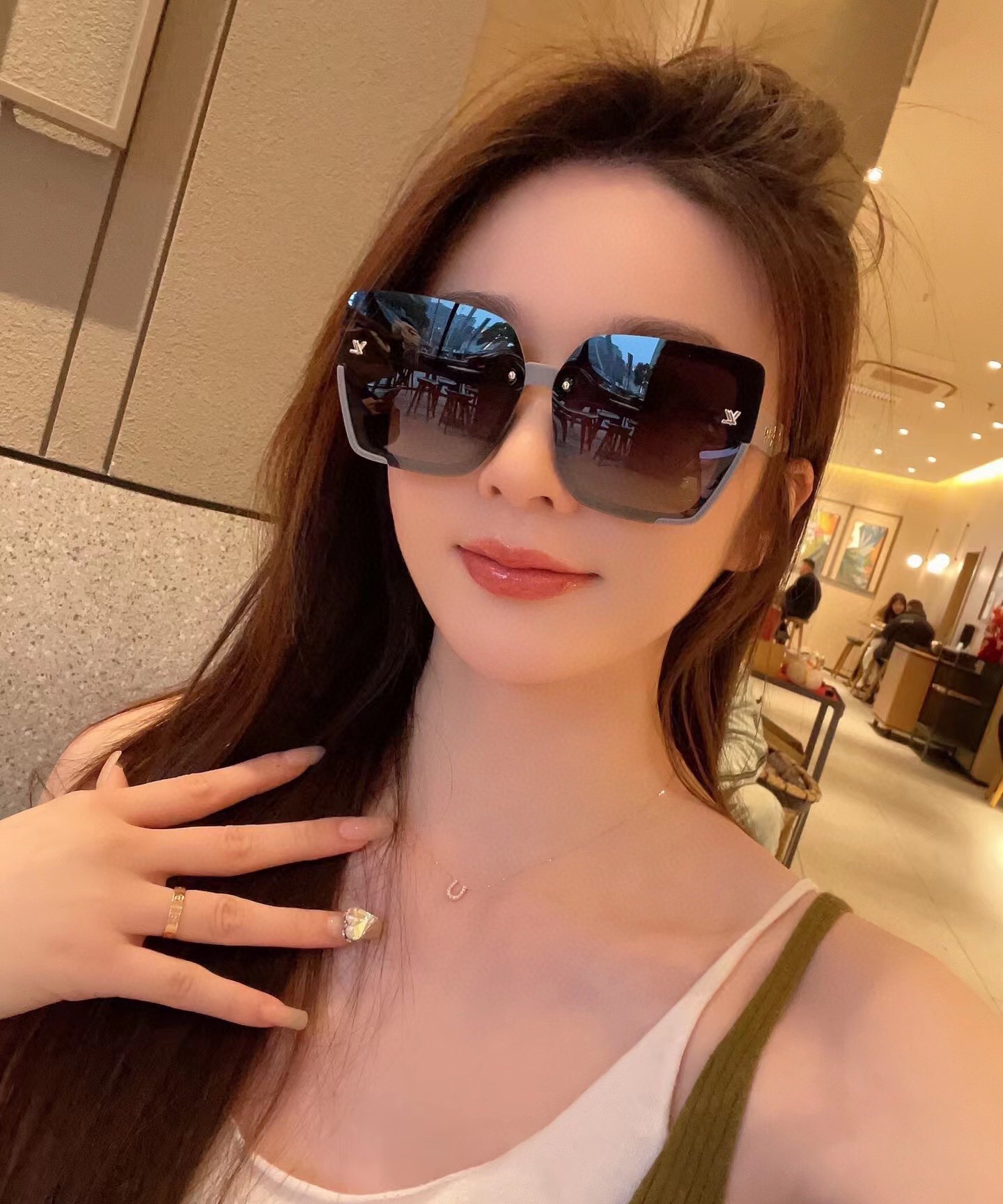 Sunglasses Louis Vuitton L1047 - vstockx