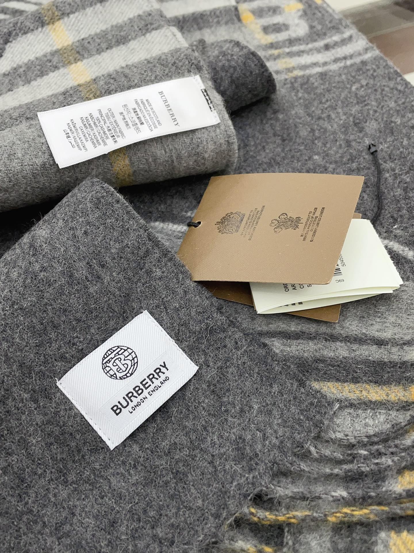 Streetwear Scarf Burberry 328790 SIZE:30*180cm - vstockx