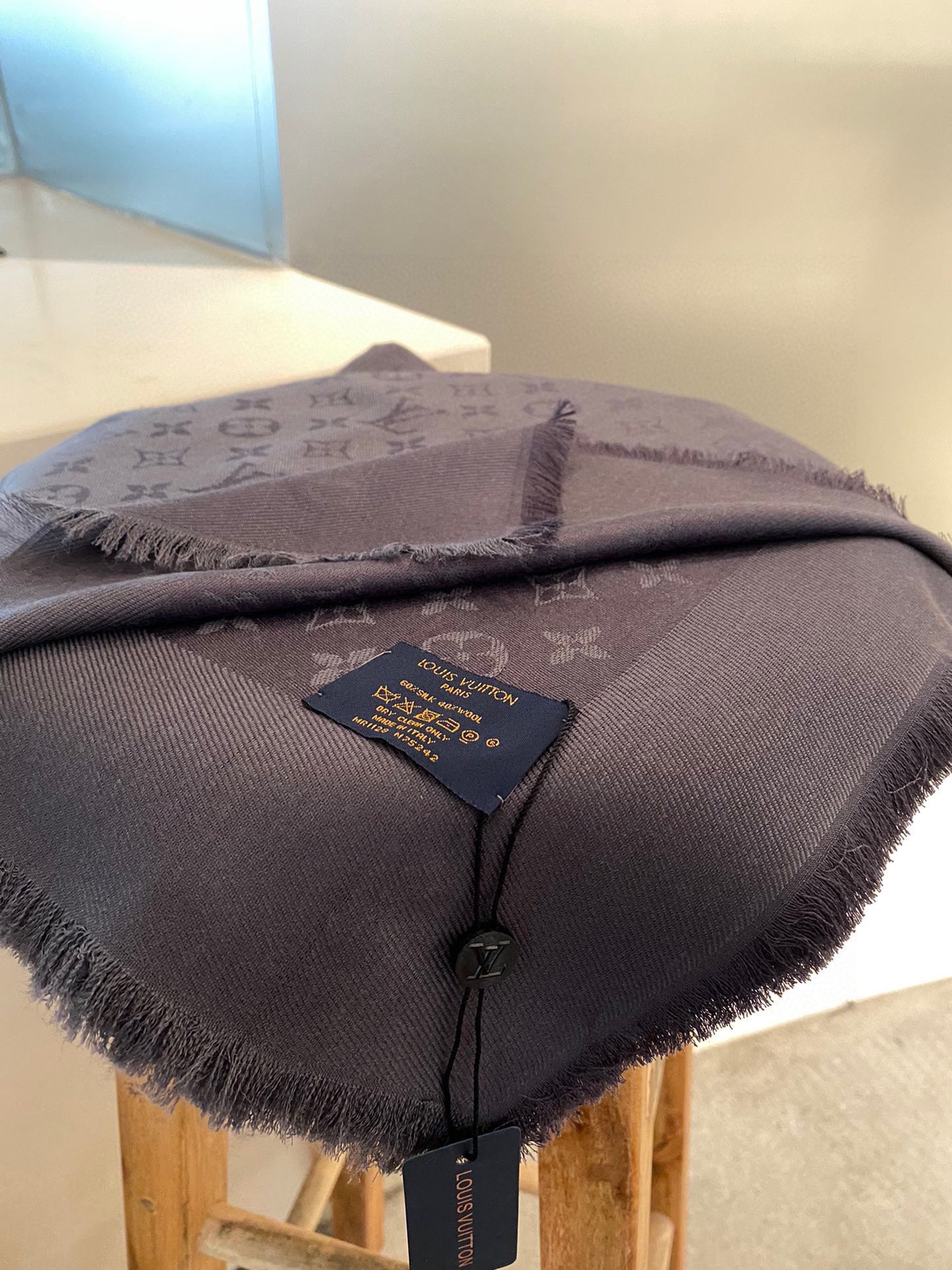 Streetwear Scarf LV 328937 SIZE:140*140cm - vstockx