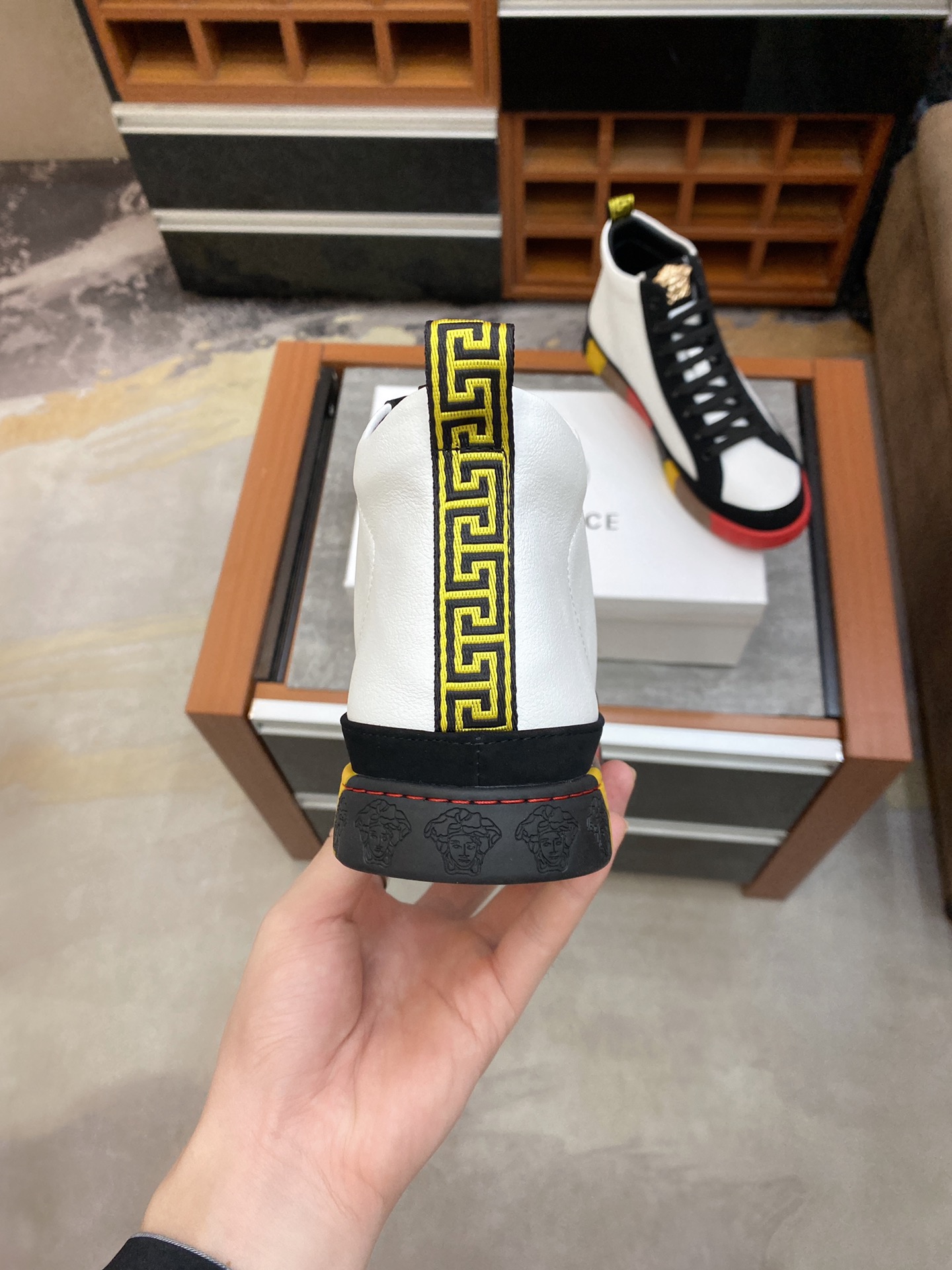 Versace Greca Sneaker 20 - vstockx