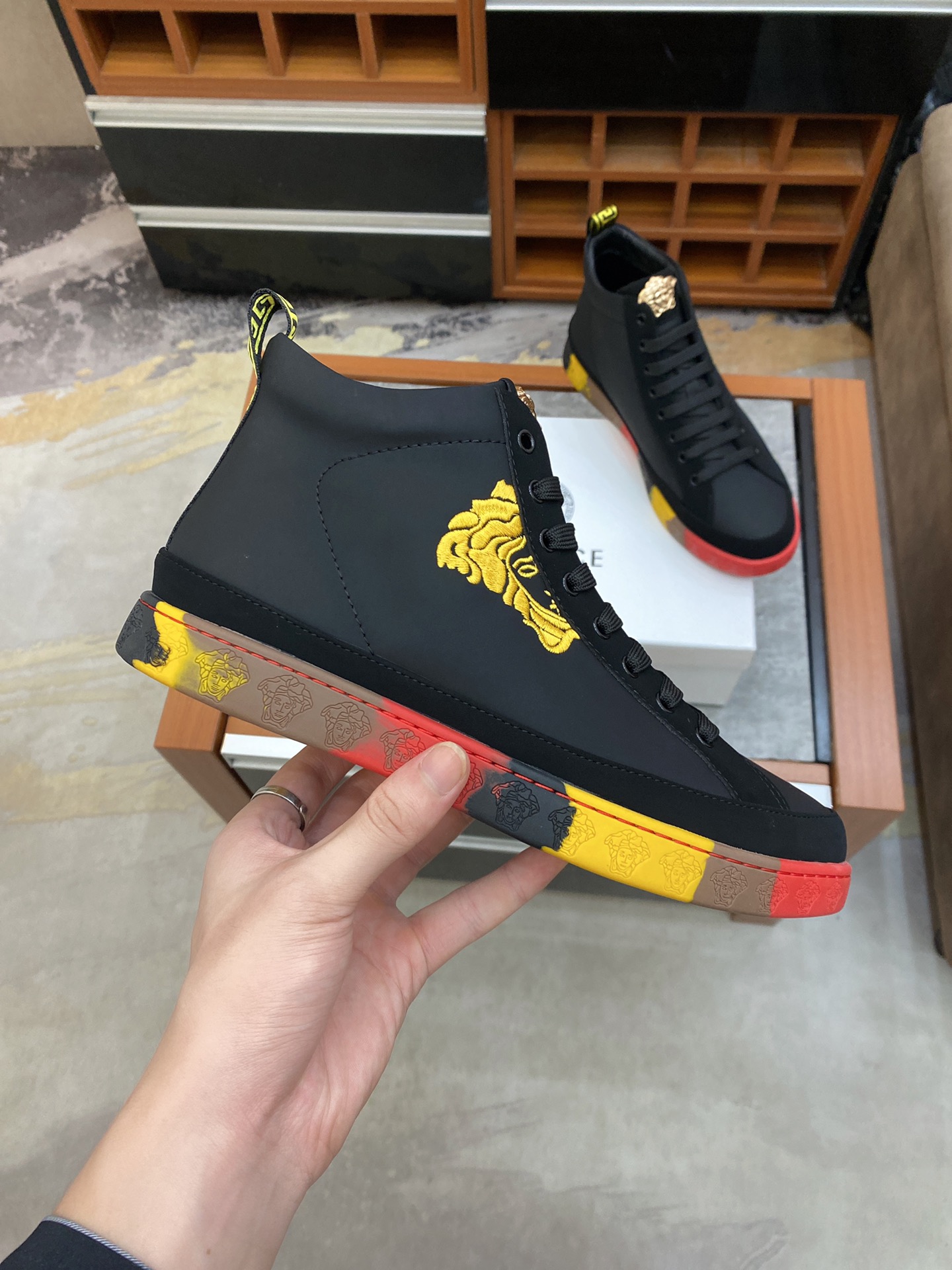 Versace Greca Sneaker 19 - vstockx