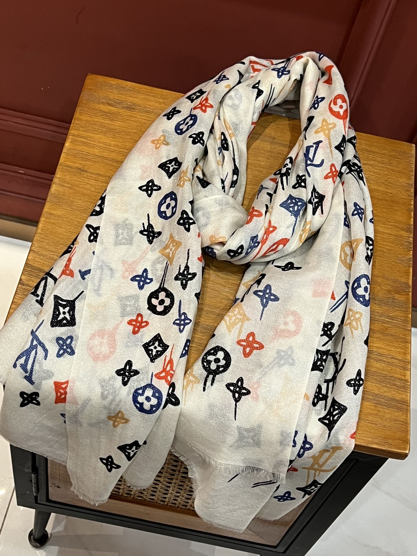 Streetwear Scarf LV 328992 SIZE:110*200cm - vstockx