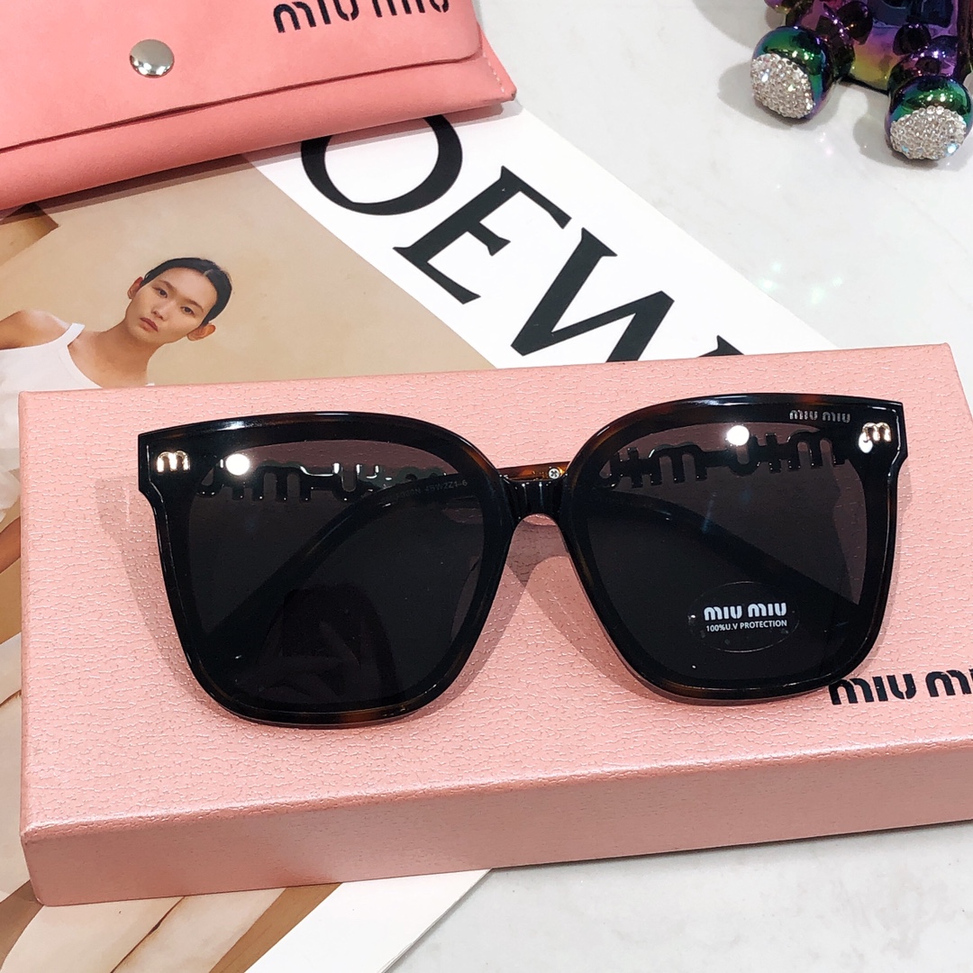 sunglasses Miu Miu SMU030N SIZE:65-14-145 - vstockx