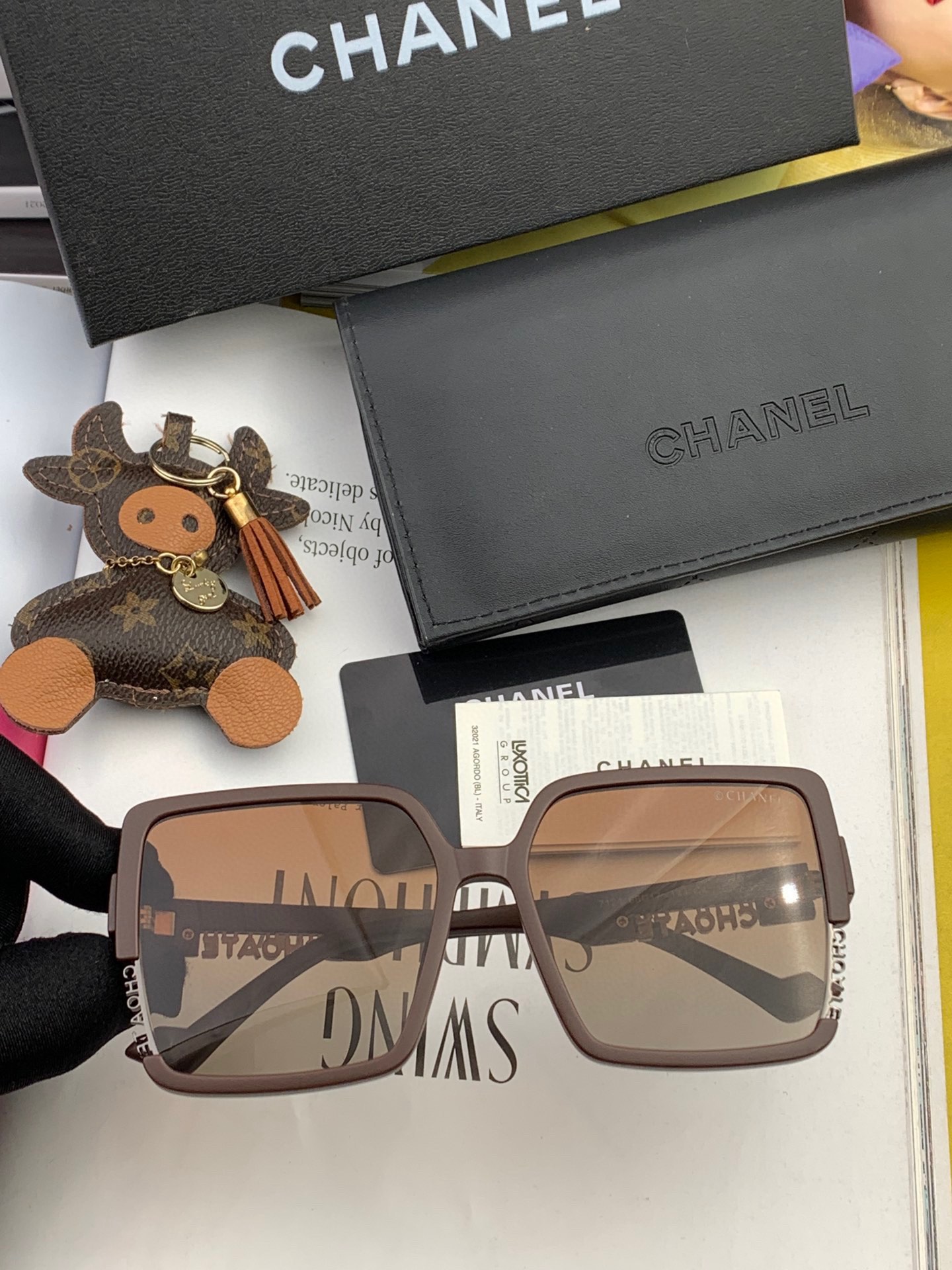 Sunglasses Chanel CH1712 - vstockx