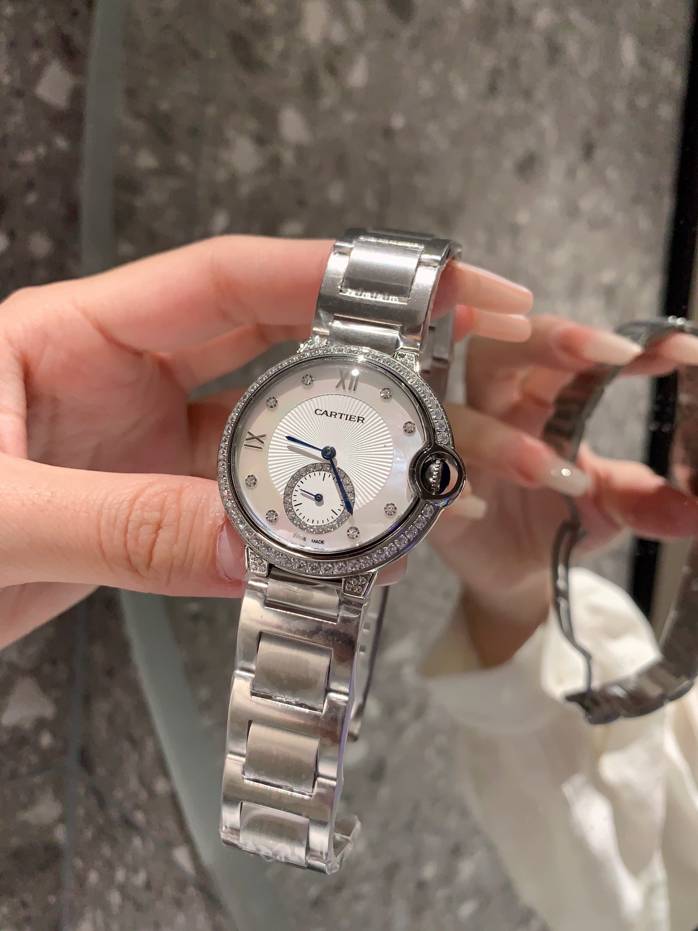 Watches Cartier 322109 size:33 mm - vstockx