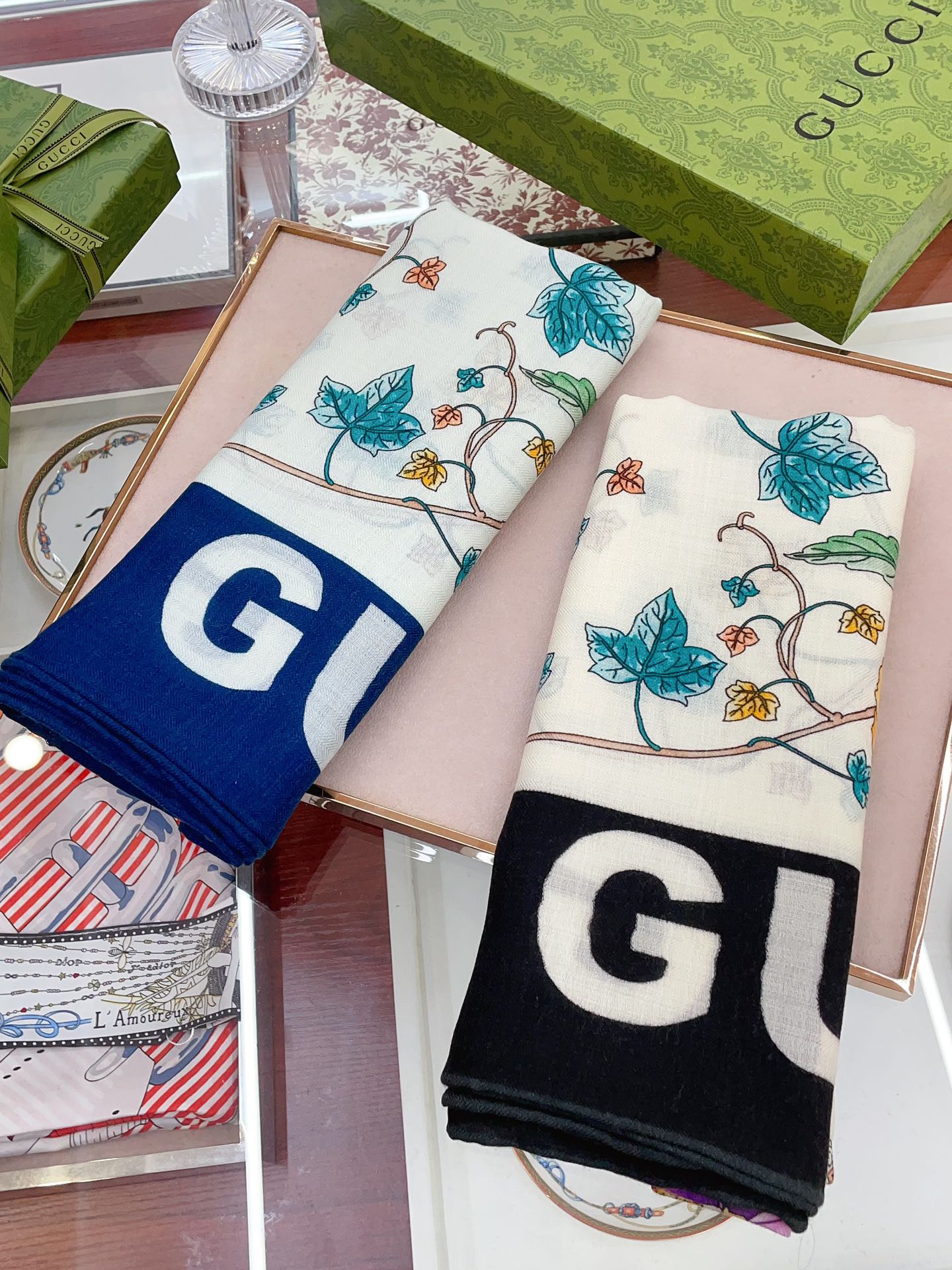 Streetwear Scarf GUCCI 328777 SIZE:140*140.cm - vstockx