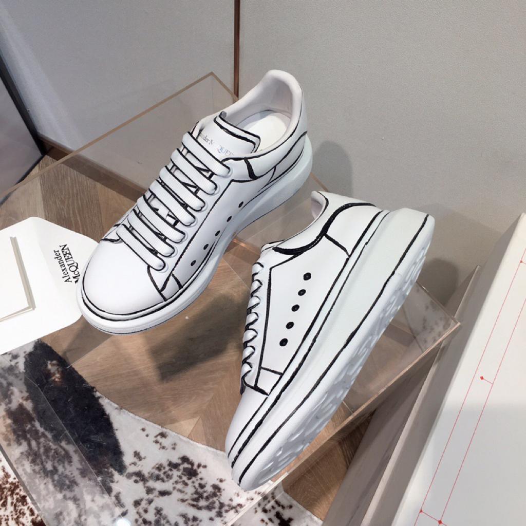 Alexander McQueen Oversized White Black Outline - vstockx