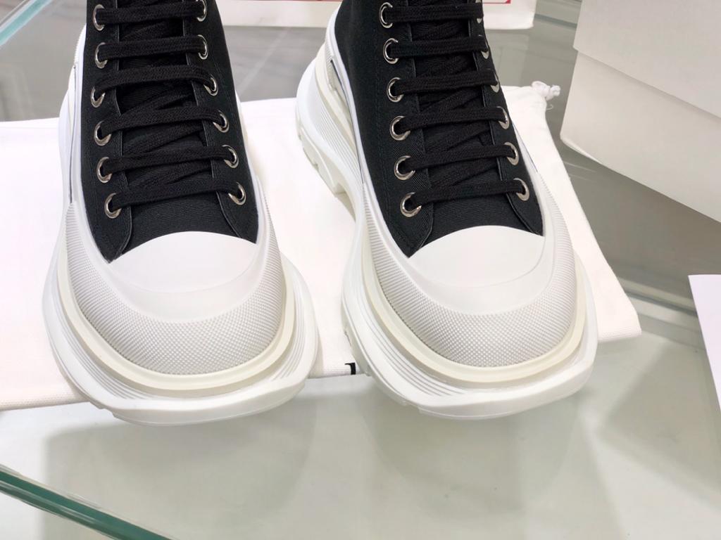 Alexander McQueen Tread Slick Lace Up Boot Black White (W) - vstockx