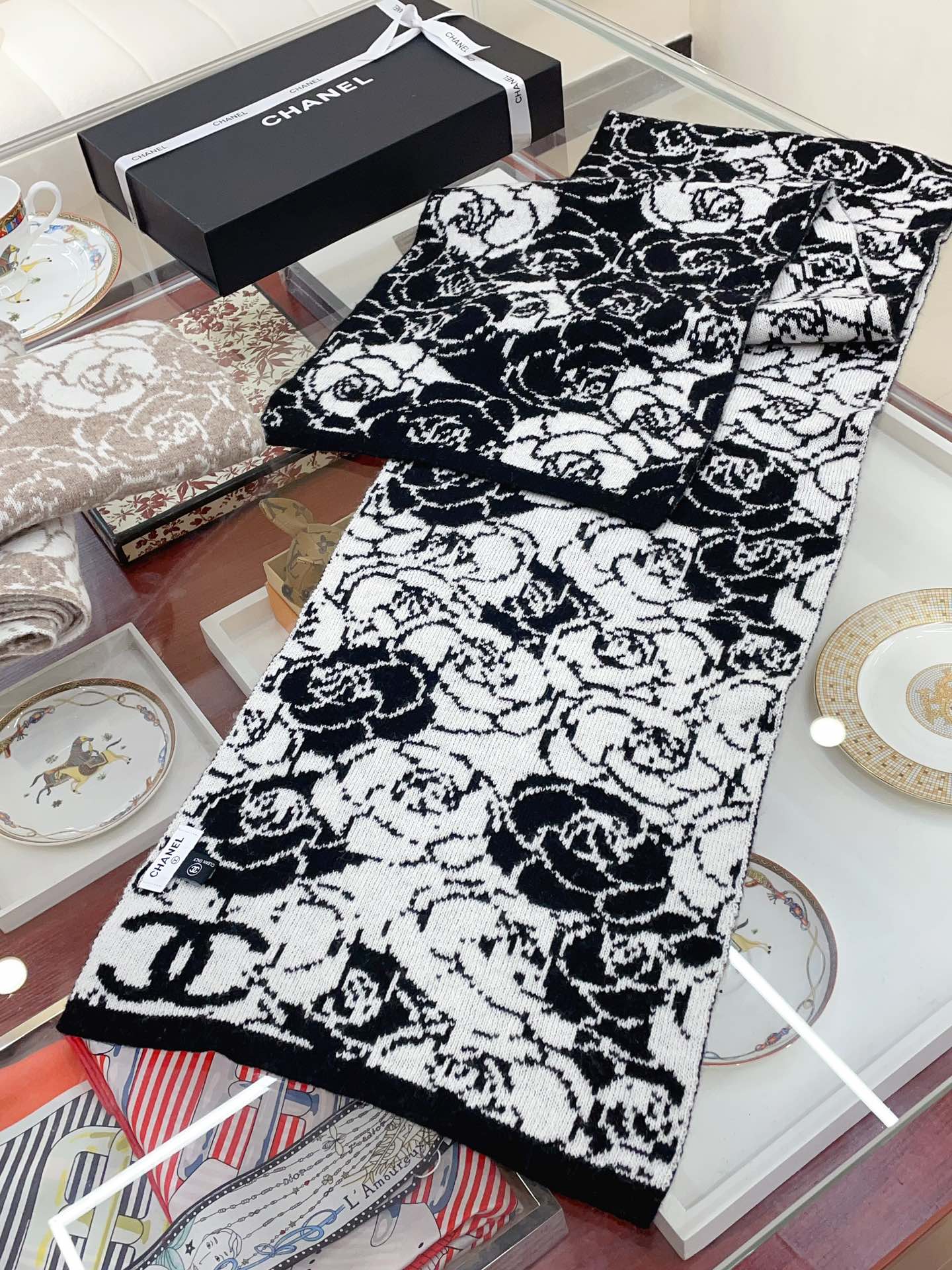 Streetwear Scarf CHANEL 328850 SIZE:90cm*90cm - vstockx