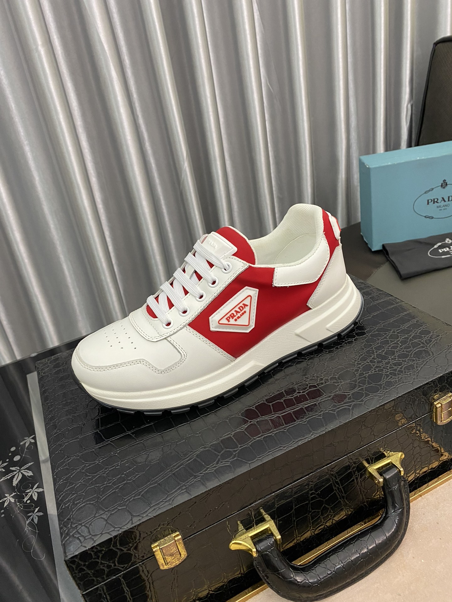 Prada Low Top sneaker 8 - vstockx