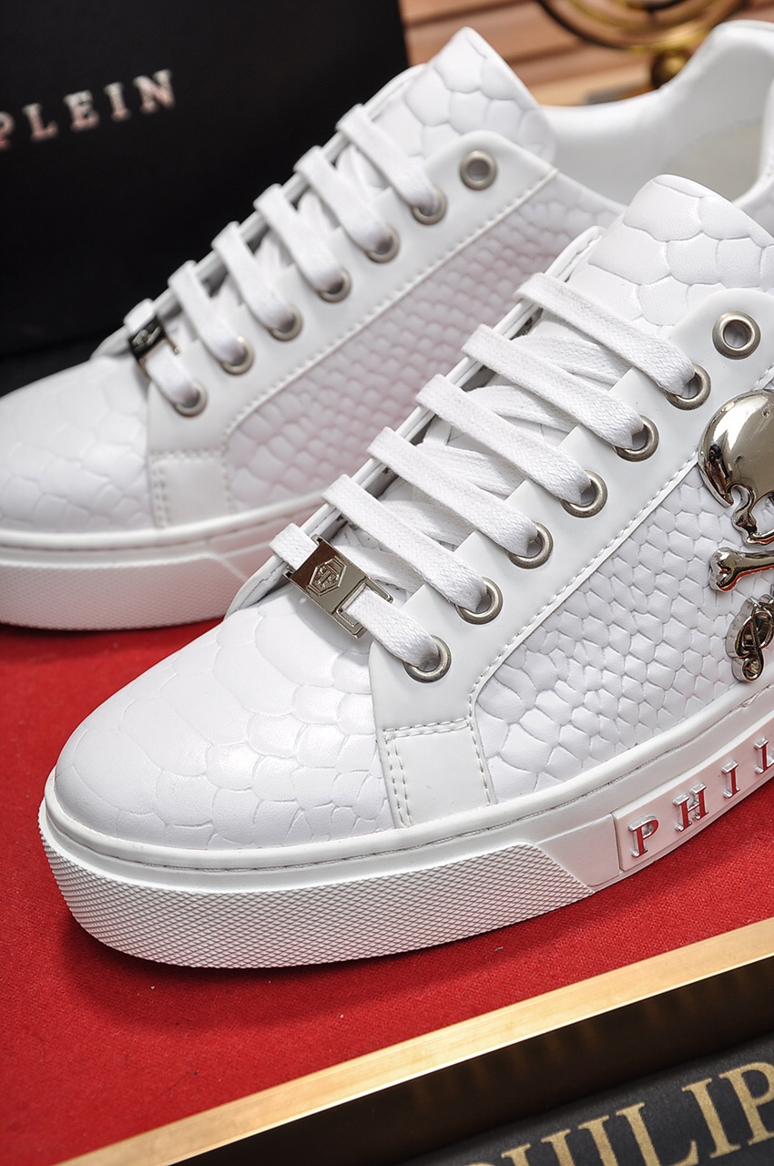 Philipp Plein Low Top Sneakers 19 - vstockx