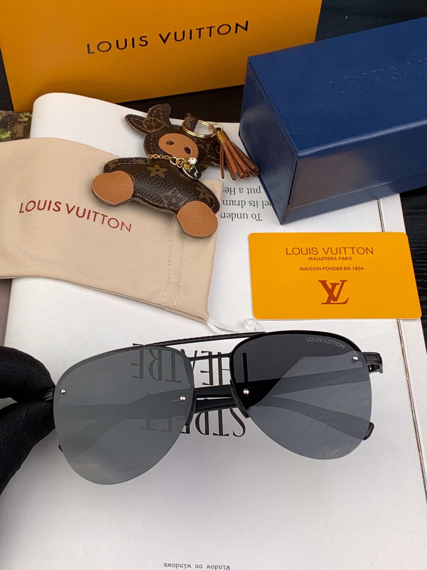 Sunglasses Louis Vuitton L1690 - vstockx