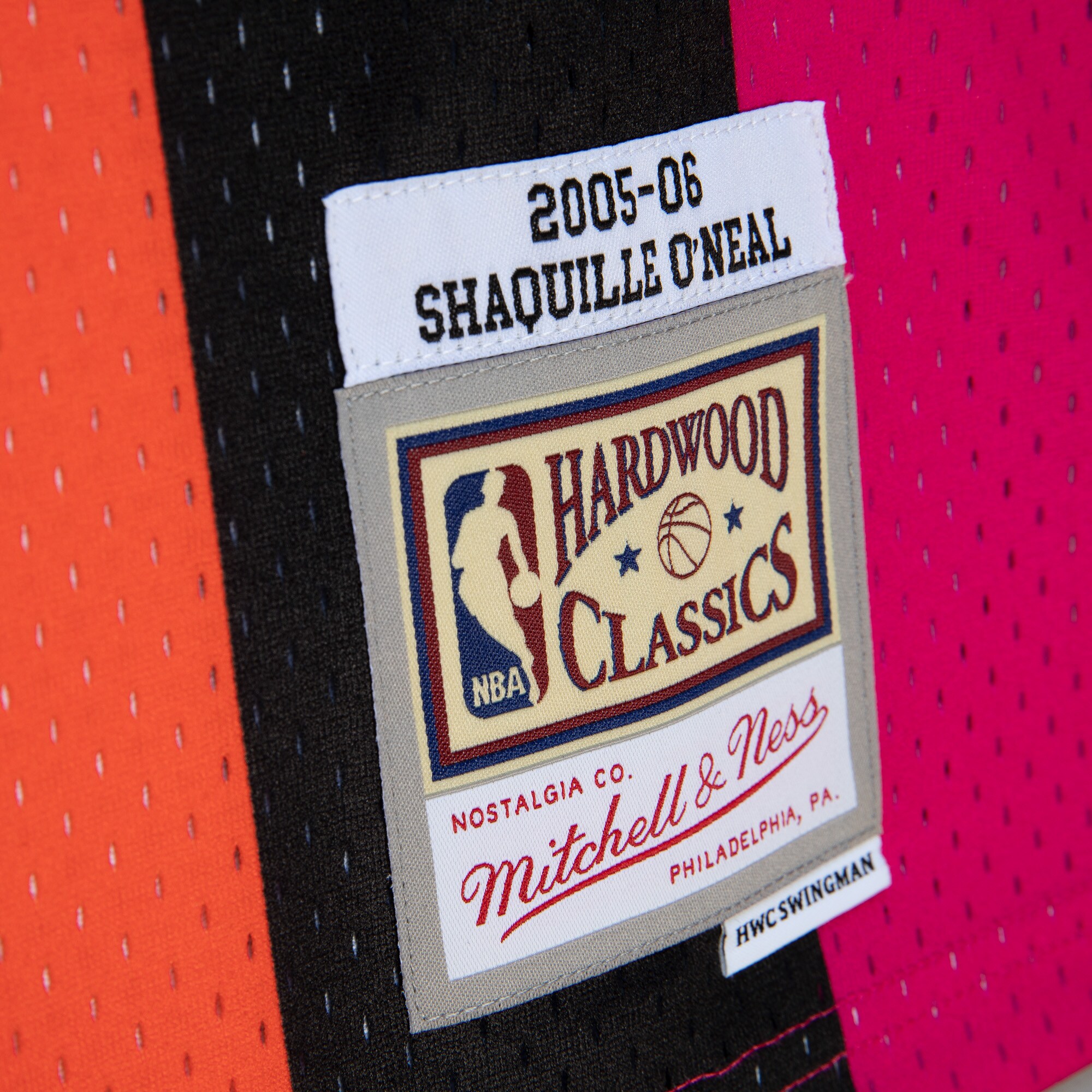 Shaquille O'Neal Miami Heat Mitchell & Ness 2005/06 Hardwood Classics Fadeaway Swingman Player Jersey - Pink/Black - vstockx