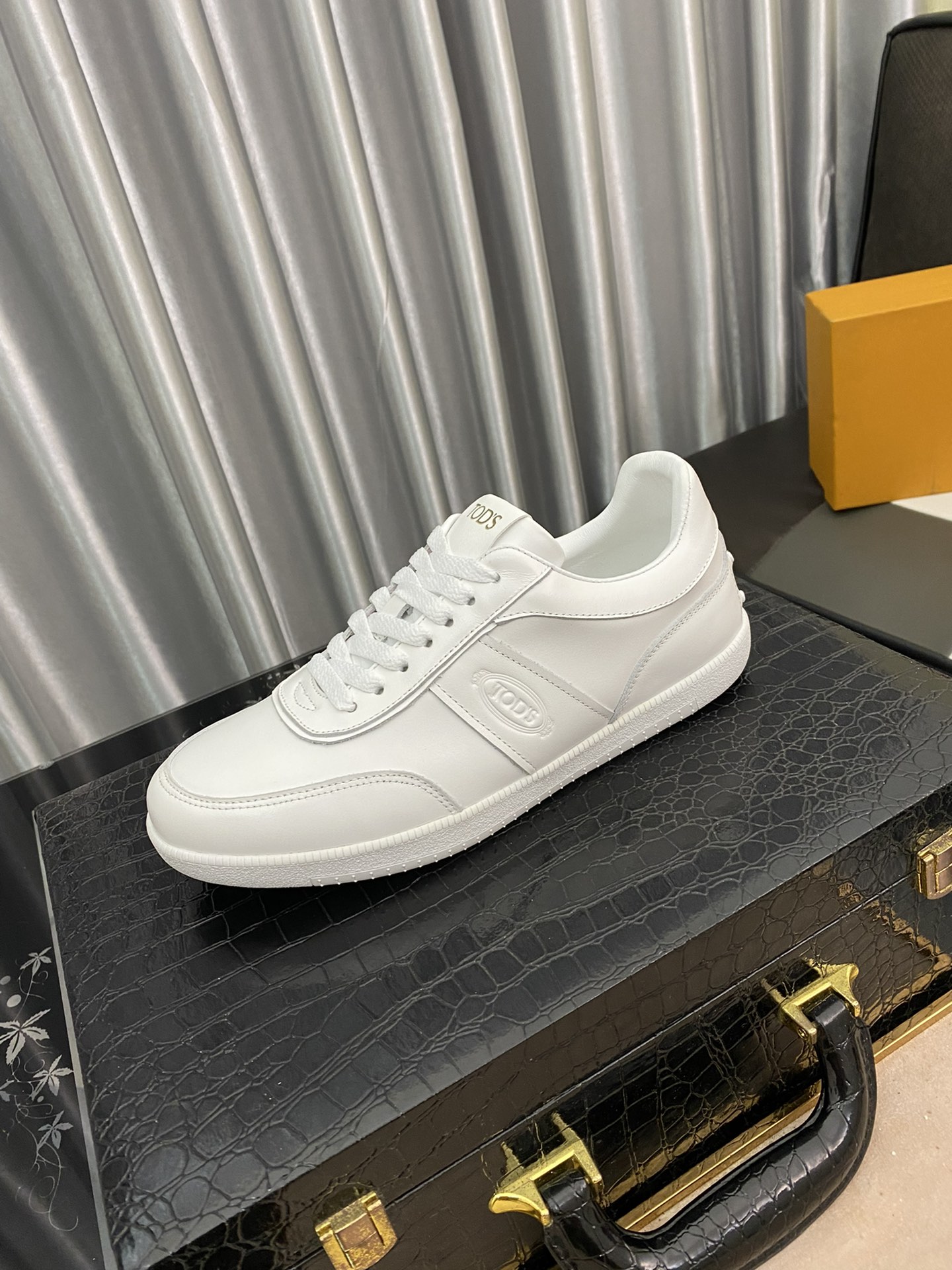 TOD'S Tabs Sneaker 5 - vstockx