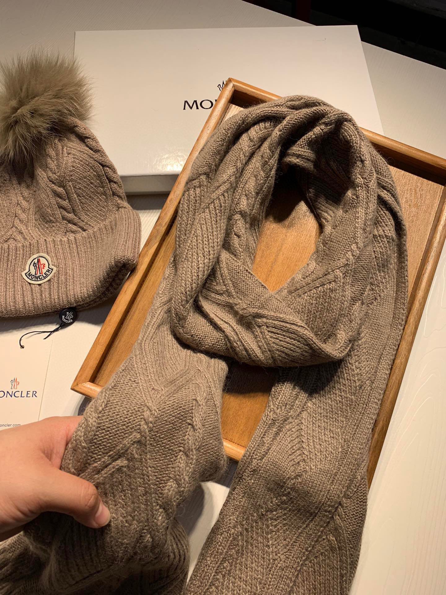 Hat & Scarf Moncler 2 - vstockx