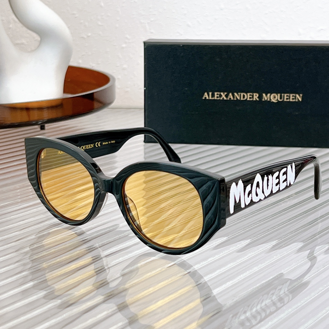 Sunglasses Alexander McQueen 0328s 2 - vstockx