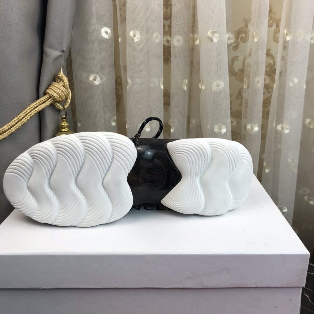 Moncler Leave No Trace Sneaker 1 - vstockx