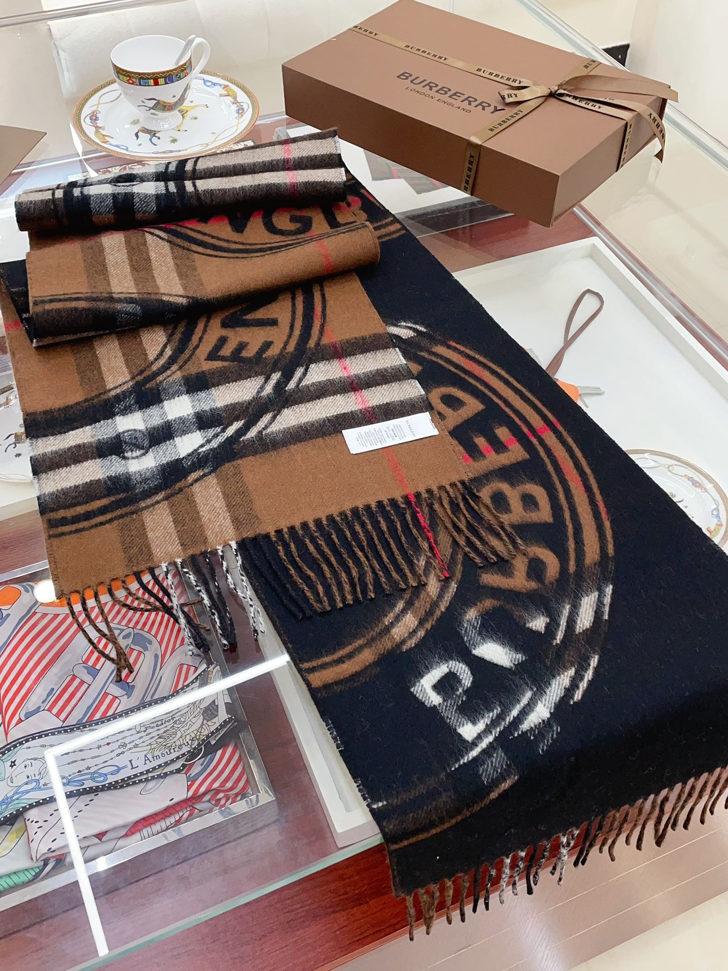 Streetwear Scarf Burberry 328789 SIZE:30*180cm - vstockx