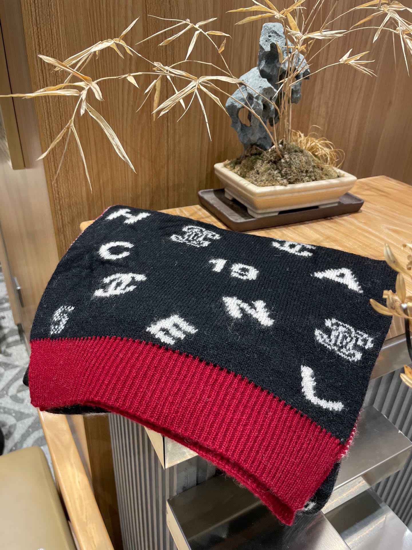 Streetwear Scarf CHANEL 328927 SIZE:35*180cm - vstockx