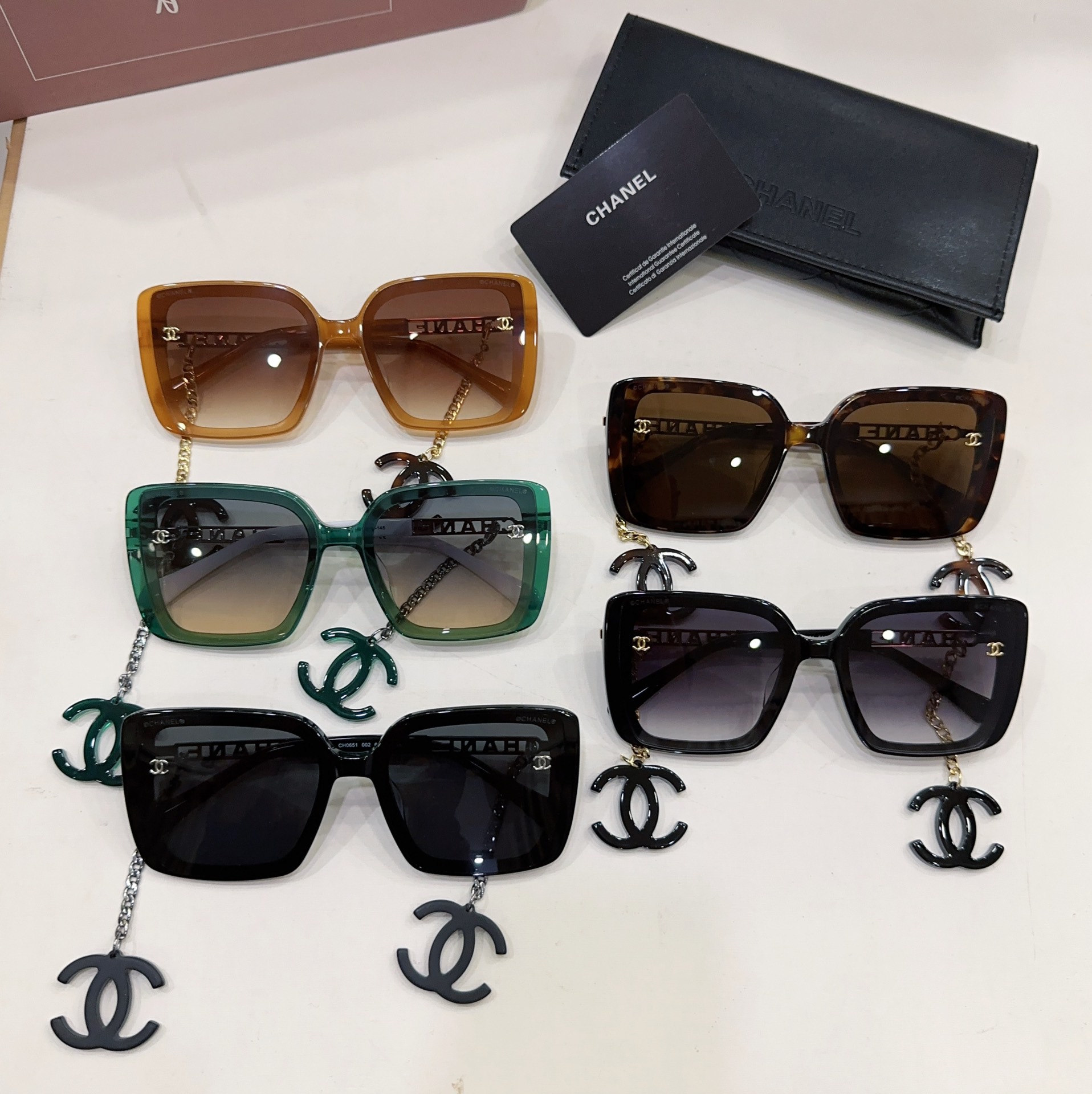Sunglasses Chanel CH0651 - vstockx