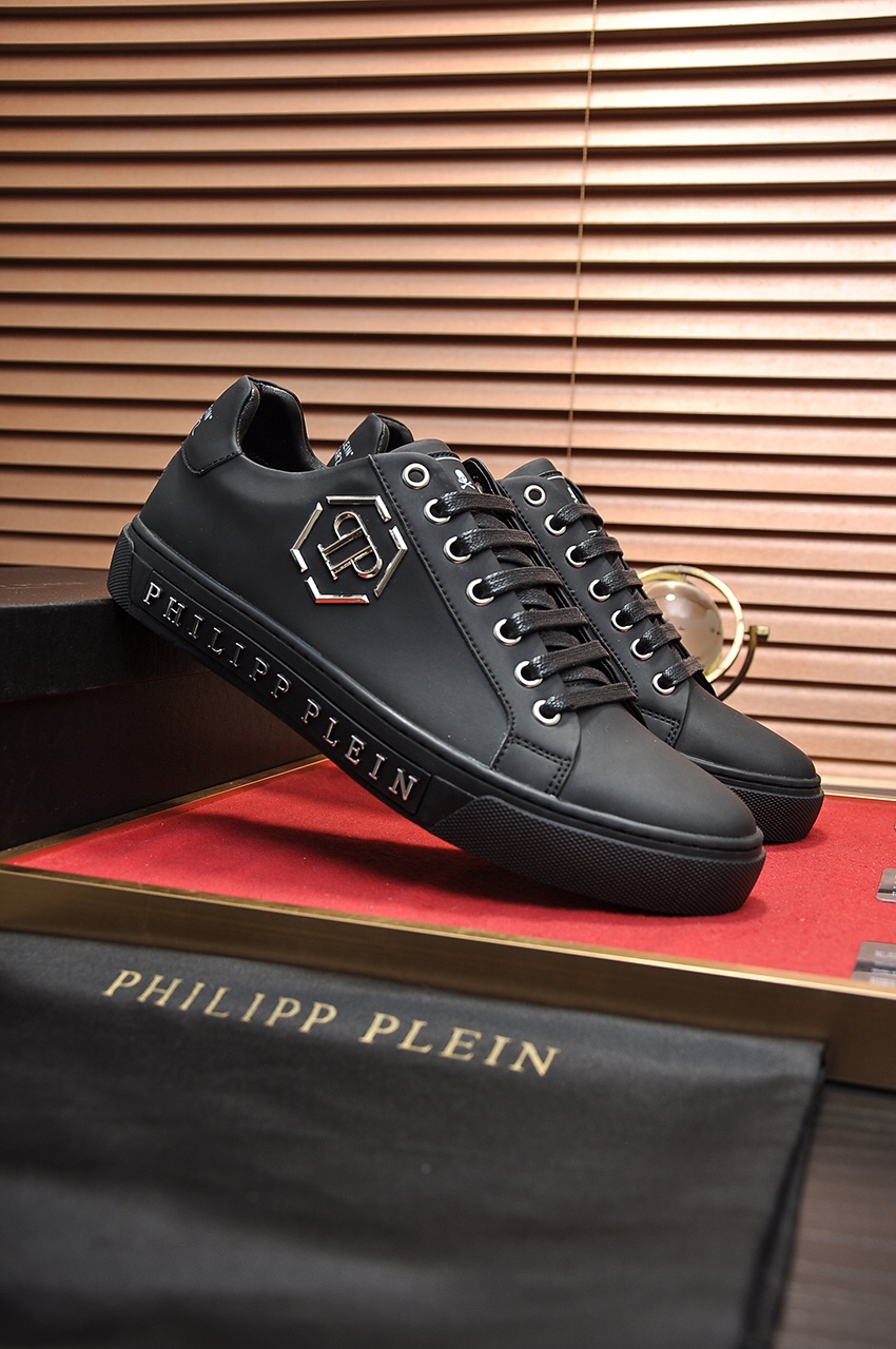 Philipp Plein Low Top Sneakers 5 - vstockx