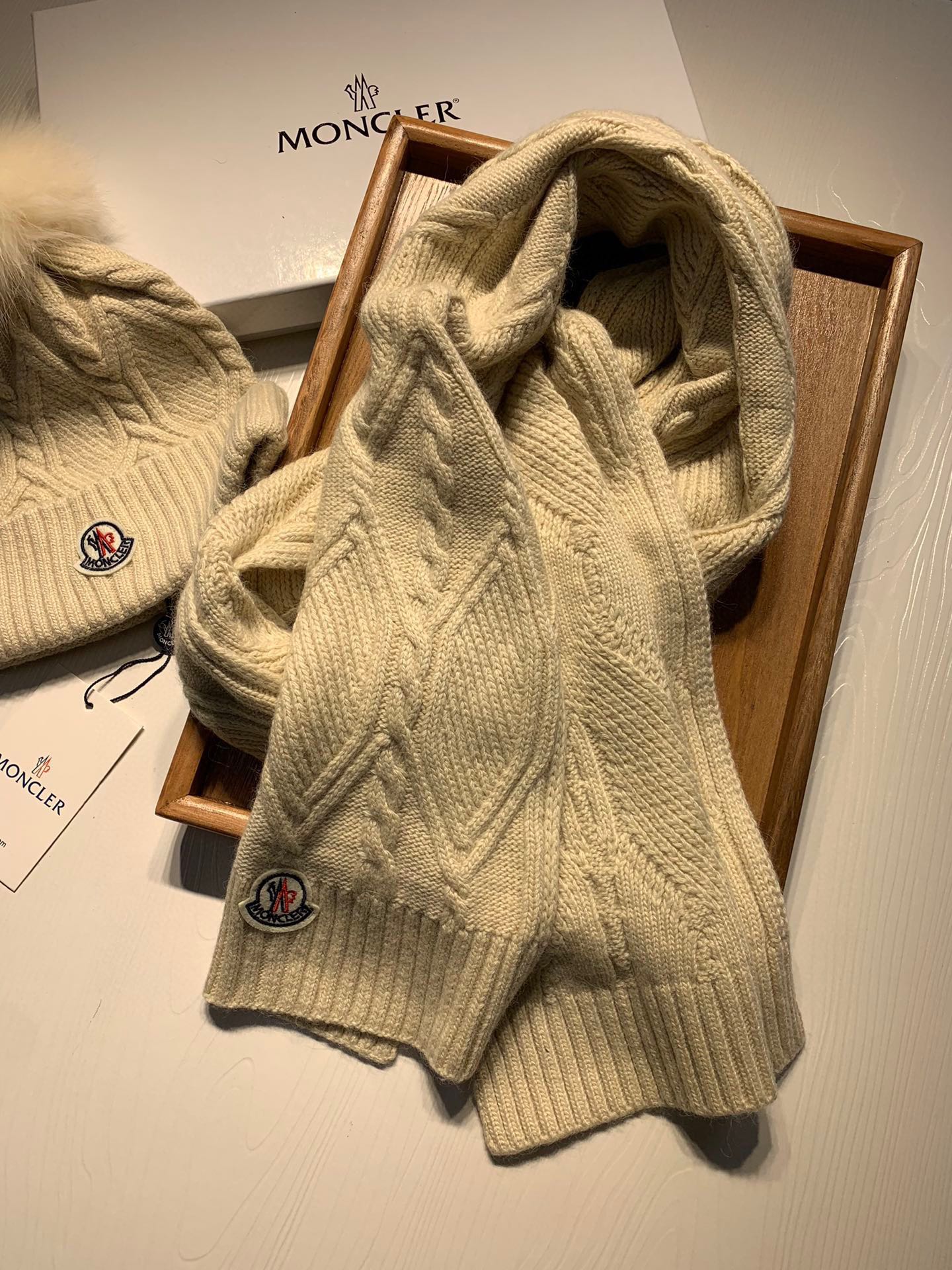 Hat & Scarf Moncler 2 - vstockx