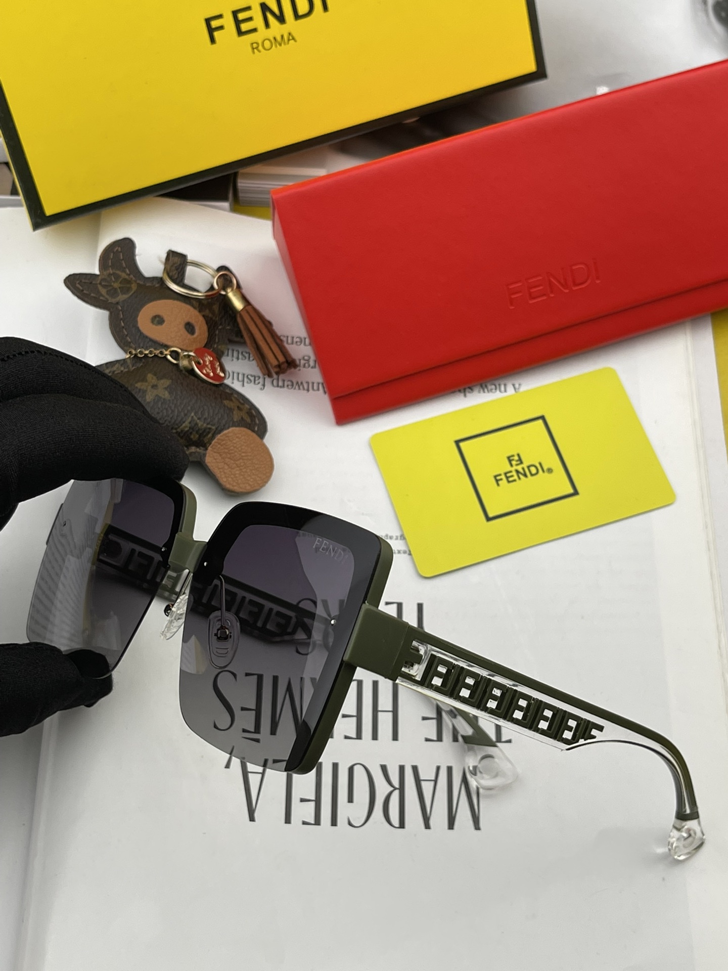 Sunglasses Fendi FD9220 - vstockx