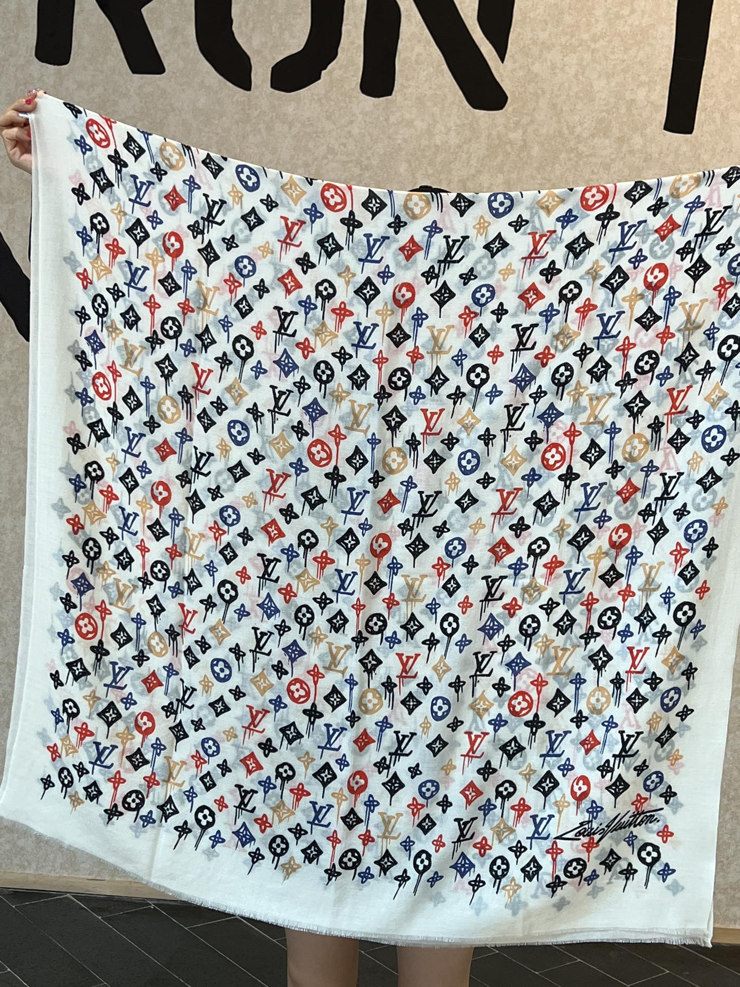 Streetwear Scarf LV 328992 SIZE:110*200cm - vstockx