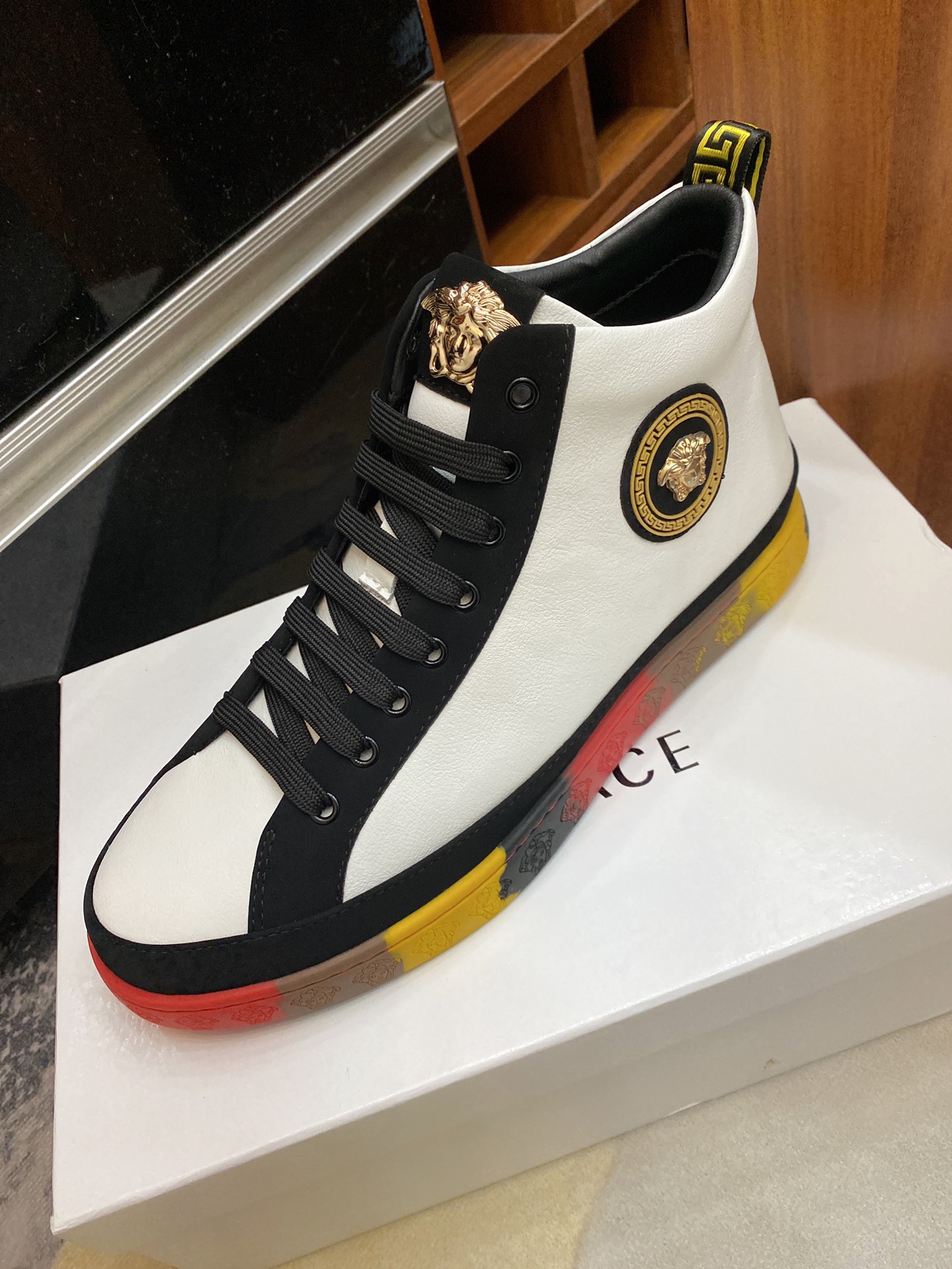 Versace Greca Sneaker 17 - vstockx