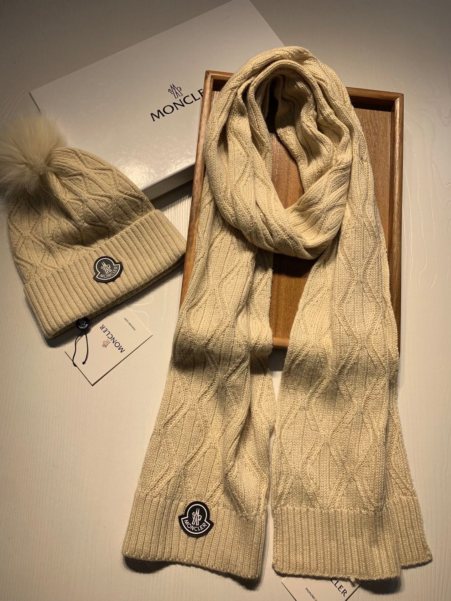 Hat & Scarf Moncler 1 - vstockx