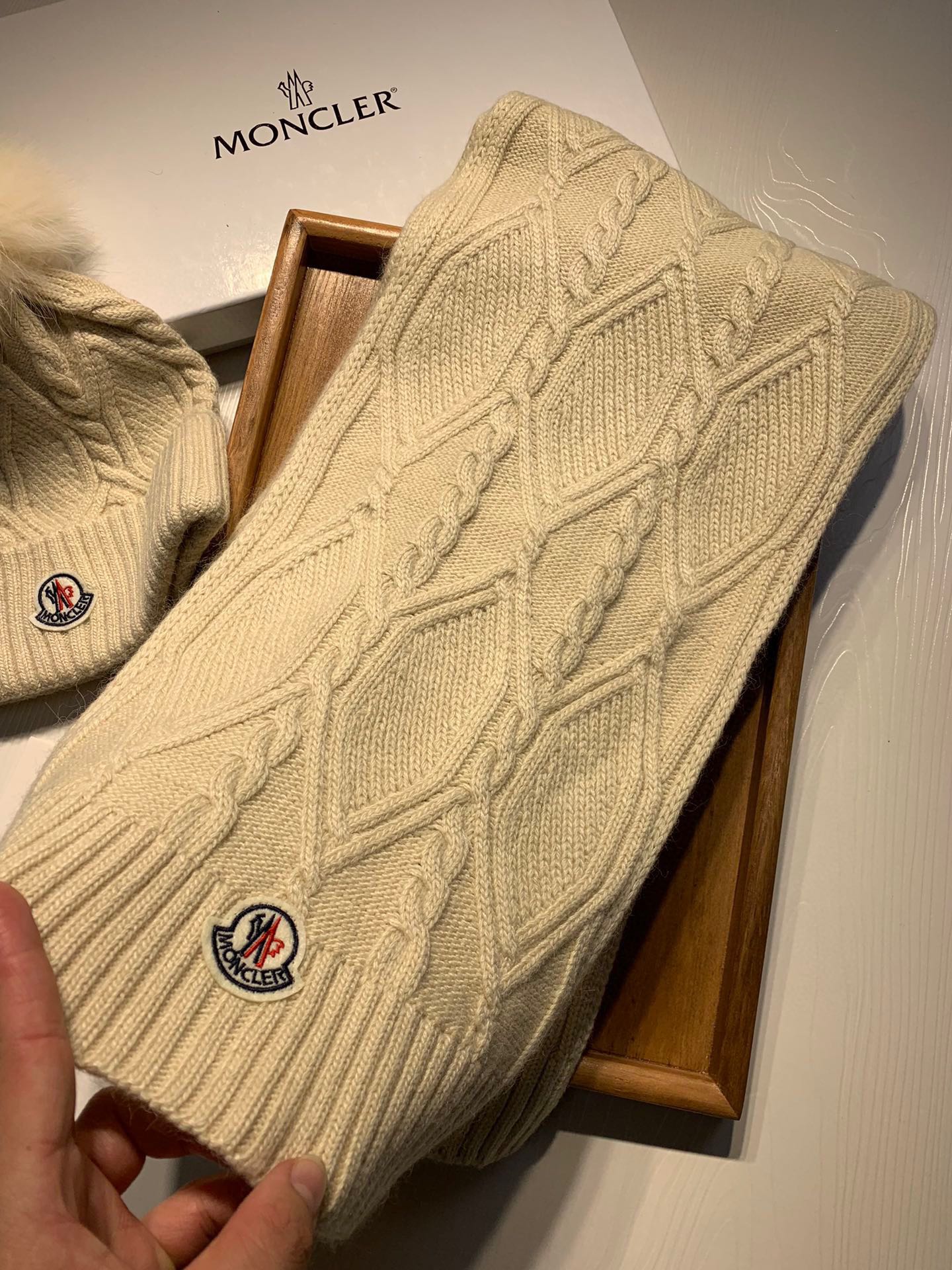 Hat & Scarf Moncler 2 - vstockx
