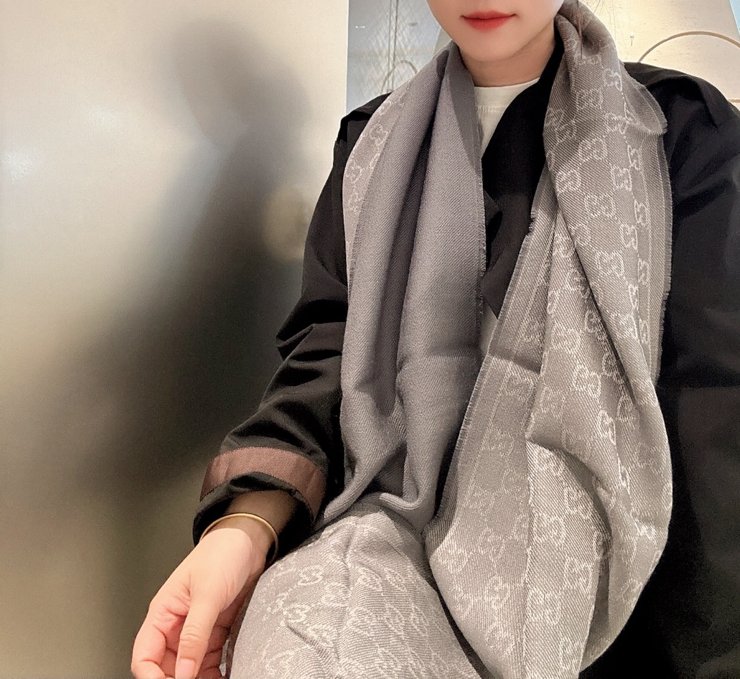 Streetwear Scarf GUCCI 328957 SIZE:55x190cm - vstockx