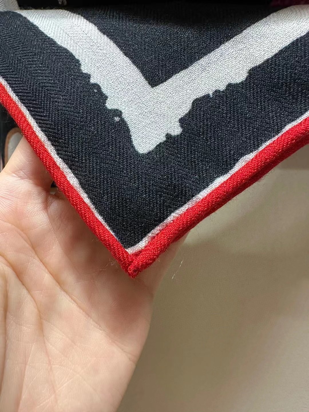 Streetwear Scarf CHANEL 328990 SIZE:110*110cm - vstockx