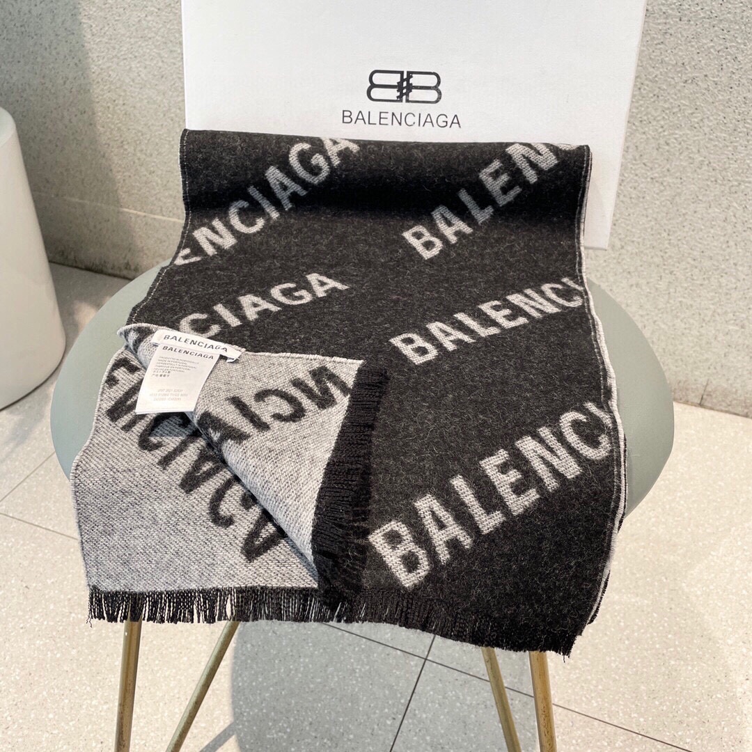 Streetwear Scarf BURBERRY 329064 size�?2*180cm - vstockx